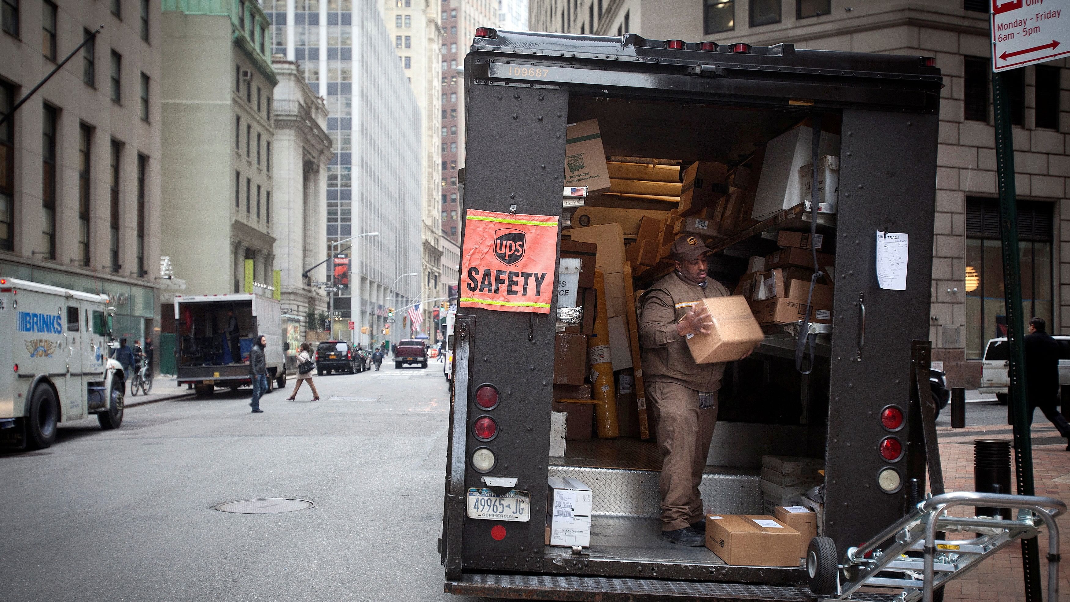 <div class="paragraphs"><p>A United Parcel Service (UPS) worker sorts packages to be delivered on Broad Street in the Manhattan borough of New York December 22, 2014.</p></div>