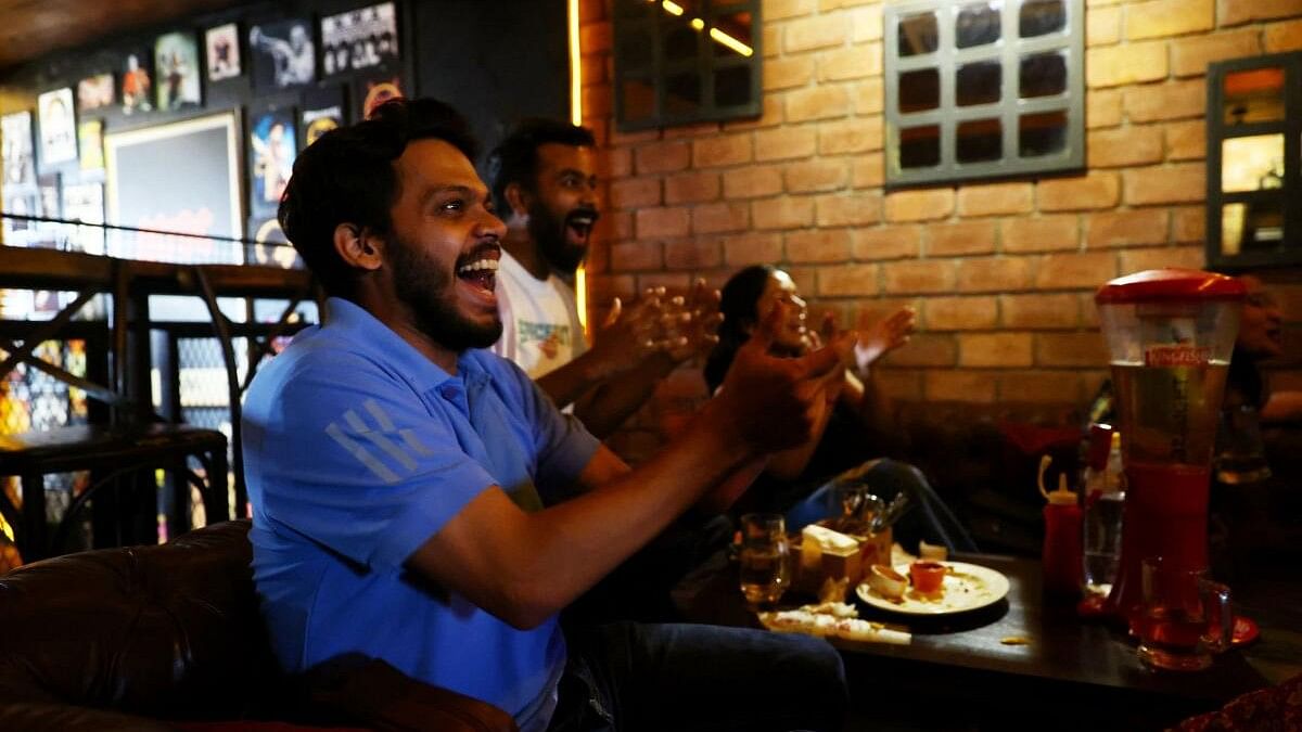 <div class="paragraphs"><p>Fans in Delhi watch India vs Pakistan.&nbsp;</p></div>