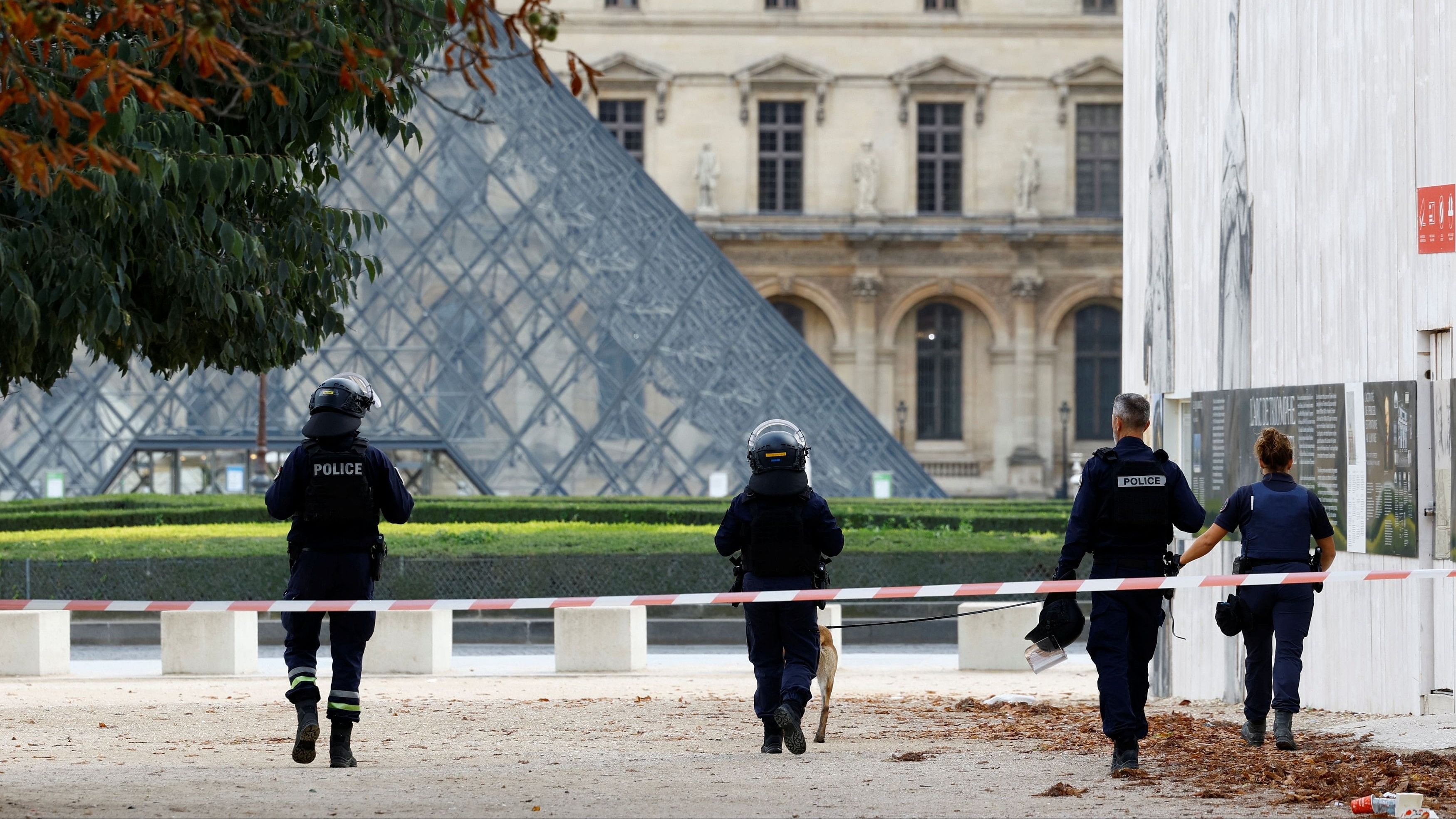 <div class="paragraphs"><p>French police officers patrol in front of the Louvre museum.</p></div>