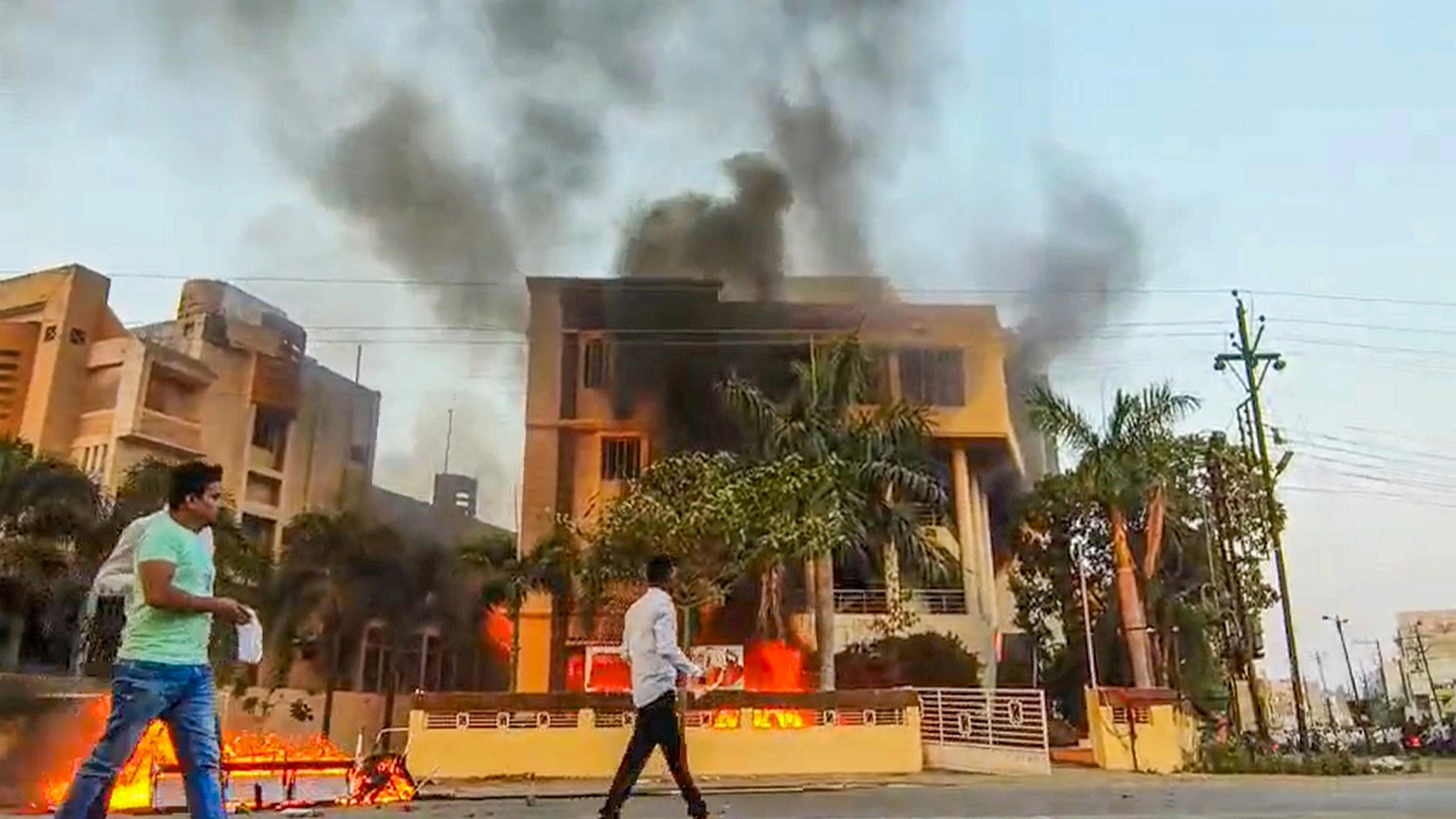 <div class="paragraphs"><p> Smoke billows after an office of NCP was set on fire by Maratha reservation agitators, in Beed district, Maharashtra.</p></div>