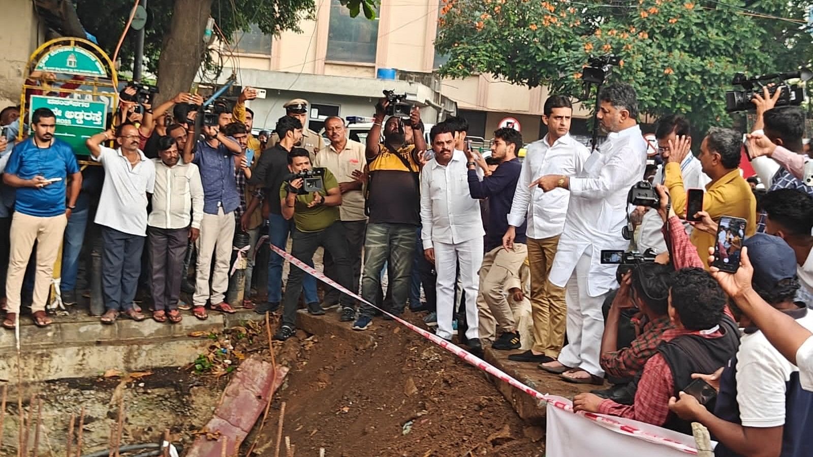 Deputy Chief Minister DK Shivakumar inspects drain repair works in Vasanthnagar on Wednesday. SPECIAL ARRANGEMENT