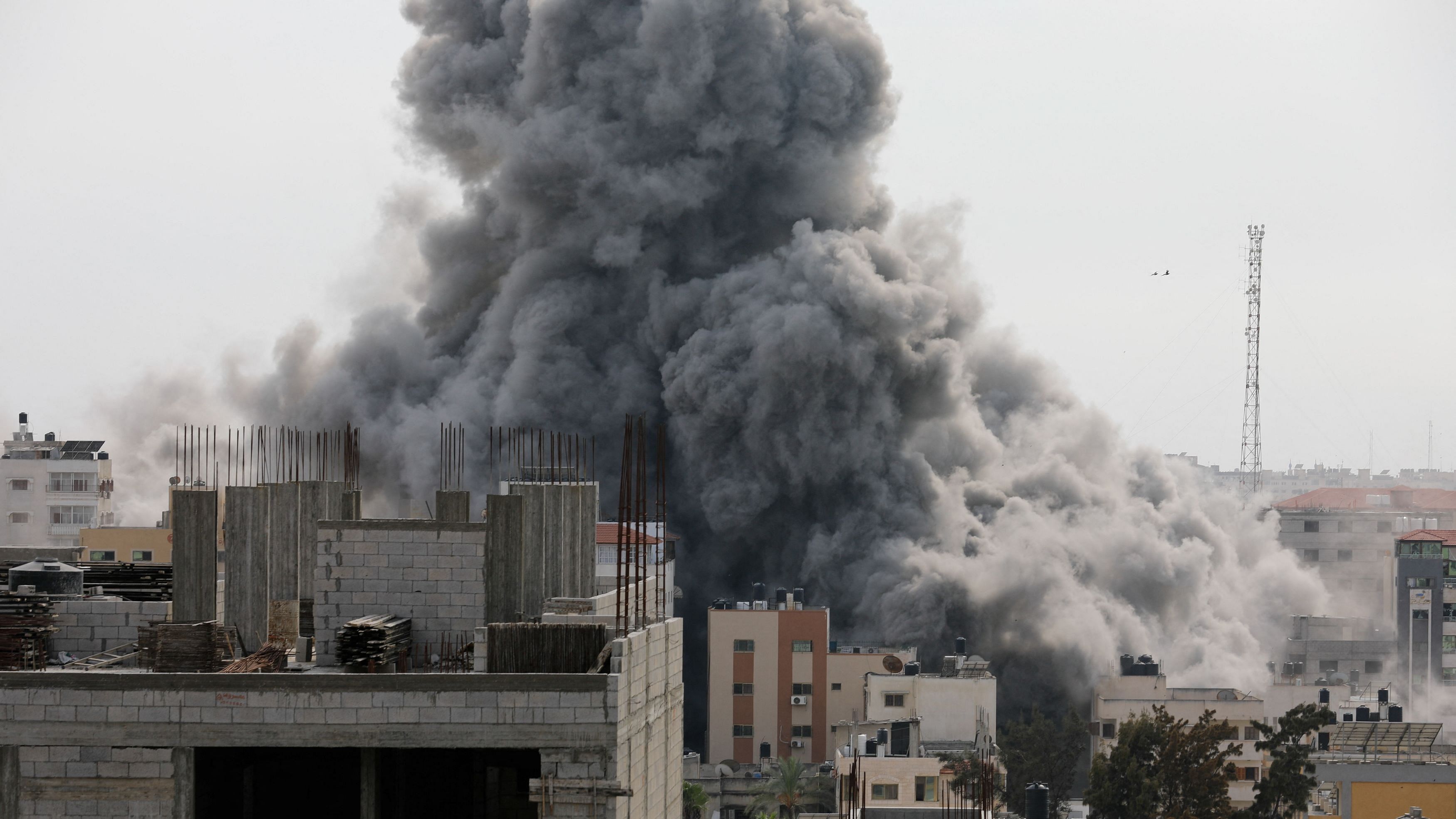 <div class="paragraphs"><p>Smoke rises following Israeli strikes in Gaza, October 9, 2023.</p></div>