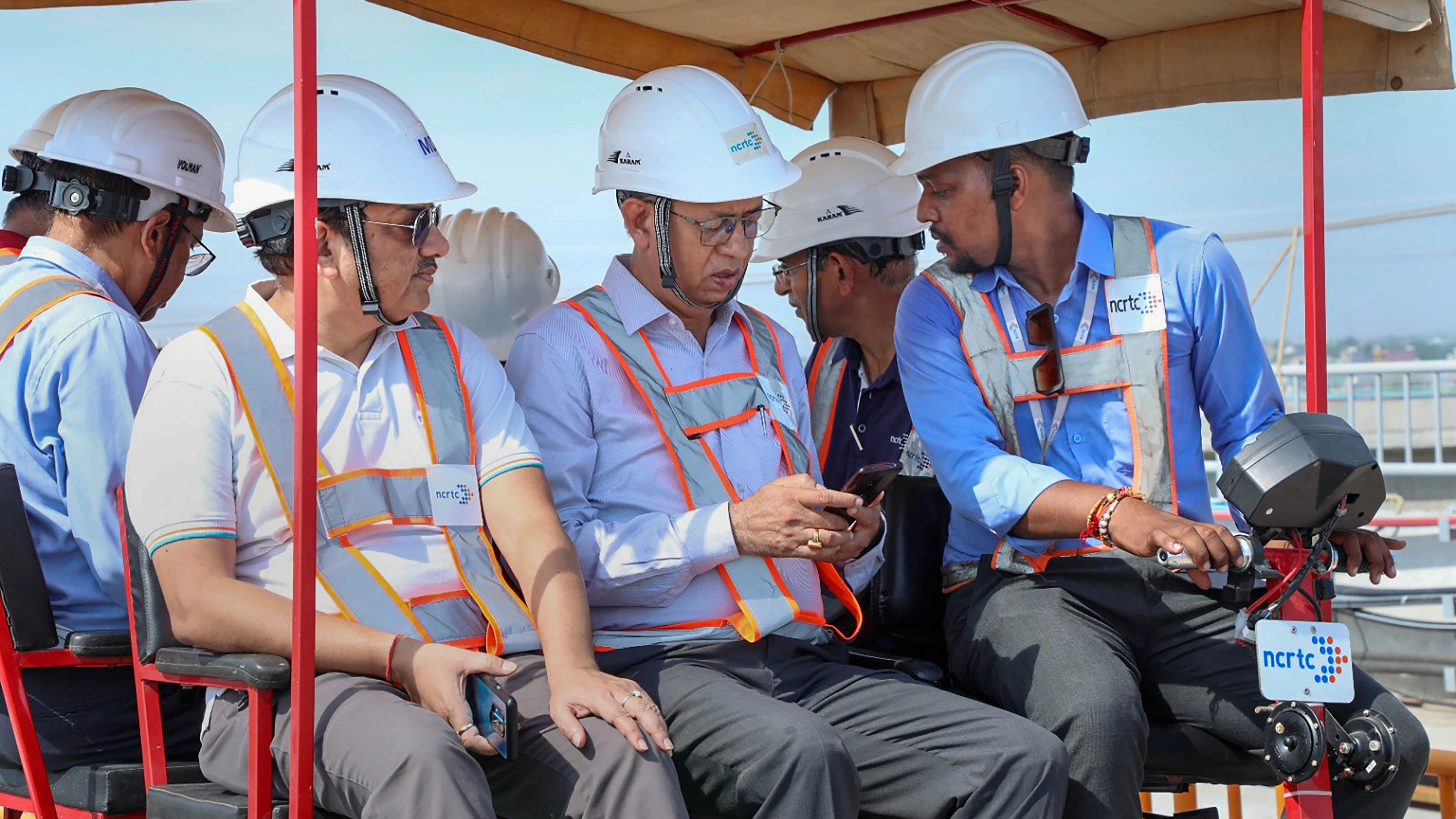 <div class="paragraphs"><p>Meerut: NCRTC Managing Director Vinay Kumar Singh inspects the construction work from Duhai to Meerut South Station on the Delhi-Ghaziabad-Meerut RRTS Corridor.</p></div>