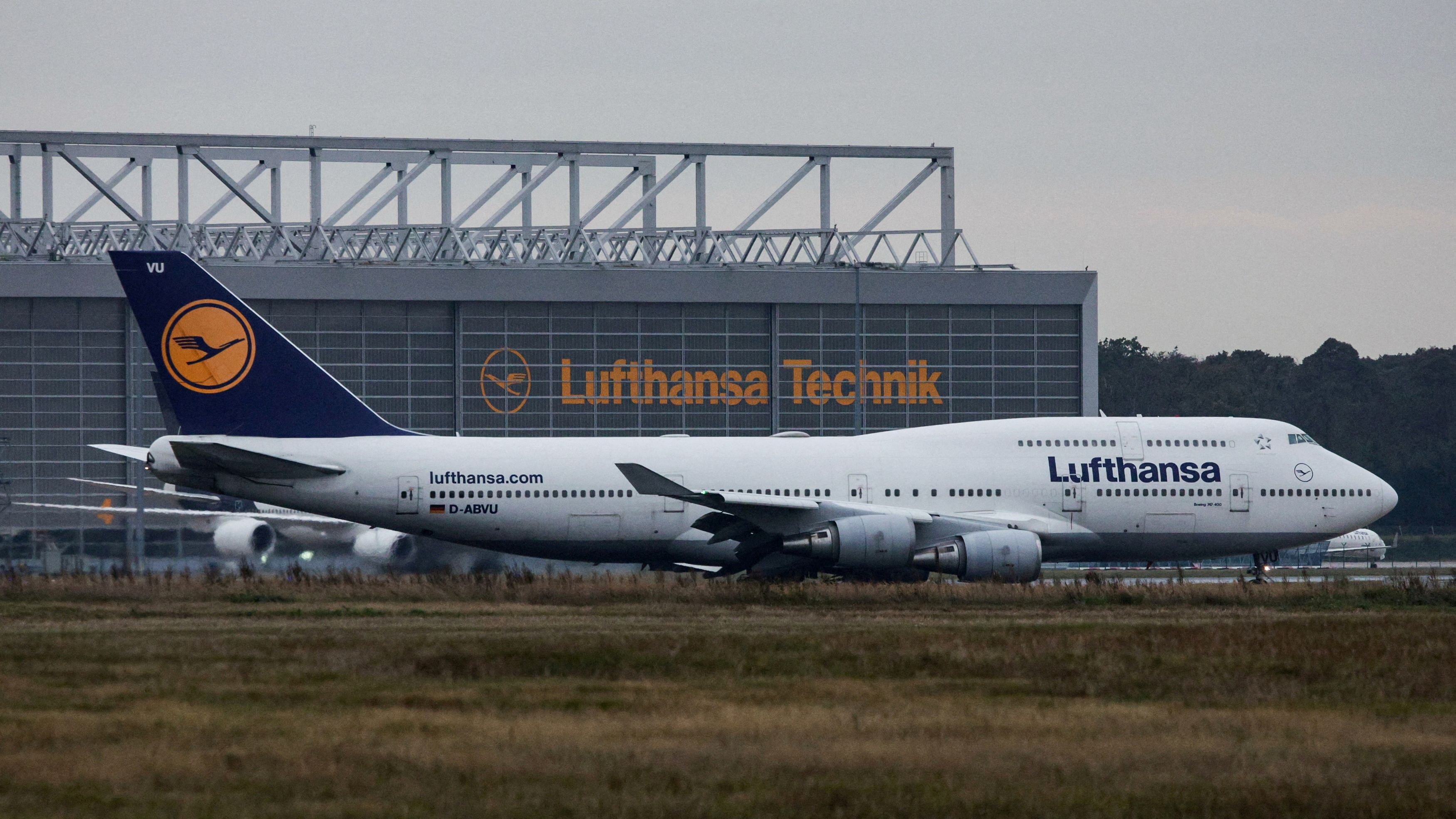 <div class="paragraphs"><p>A Boeing 747 Lufthansa jumbo-jet </p></div>