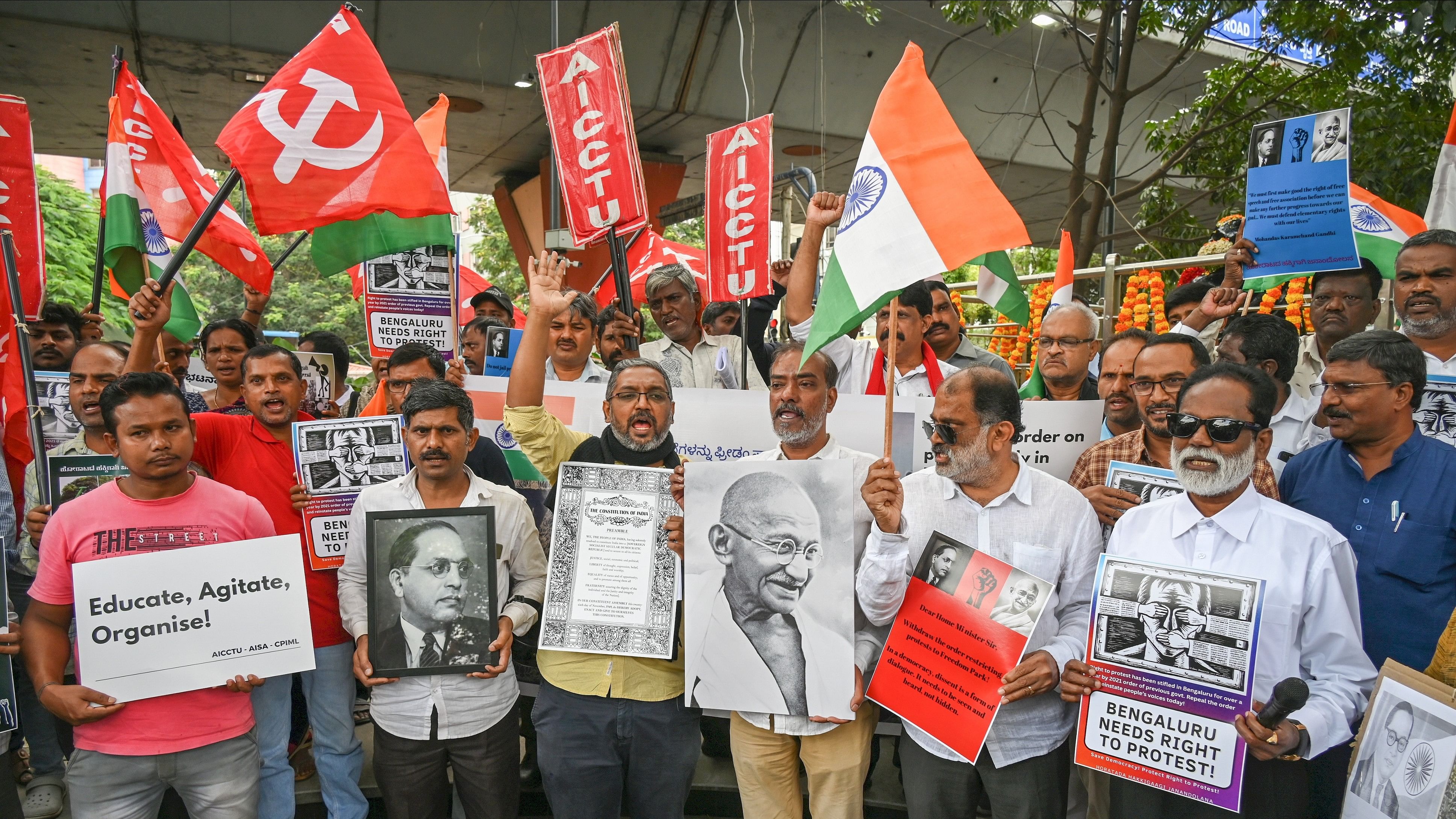 Protesters at Maurya Hotel Circle on Monday. DH Photo/SK Dinesh