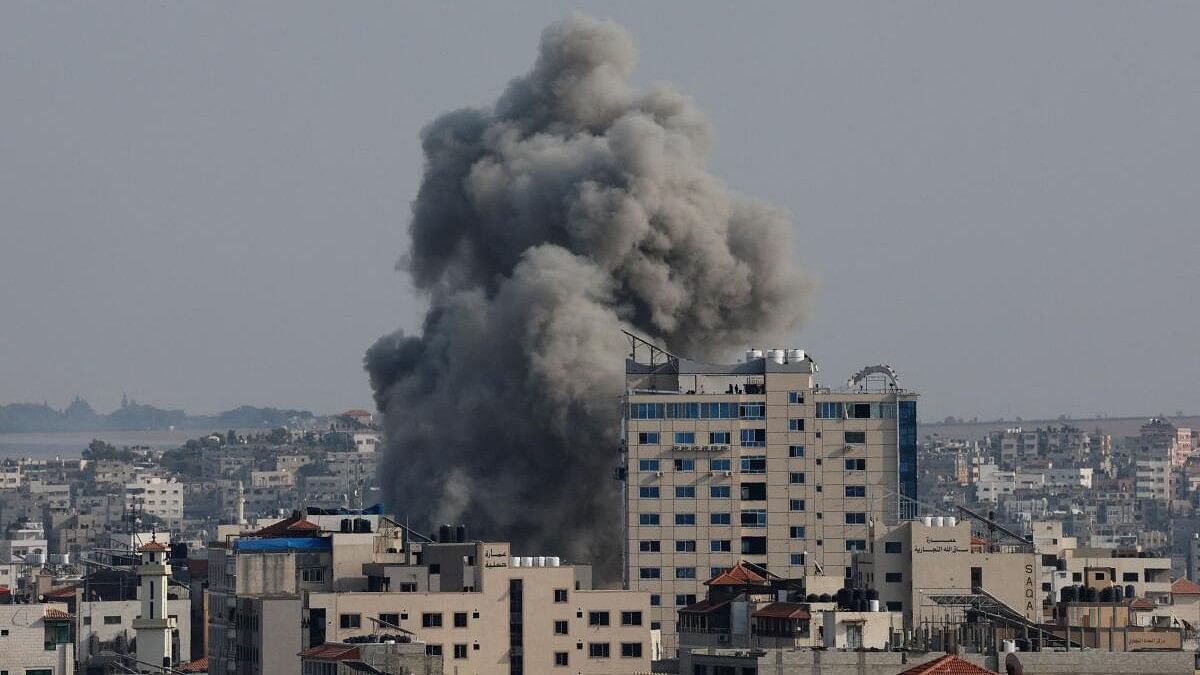 <div class="paragraphs"><p>Smoke rises following Israeli strikes in Gaza, October 8, 2023.</p></div>