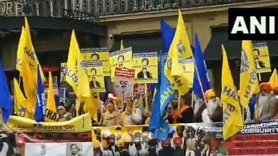 <div class="paragraphs"><p>Khalistani supporters have gathered outside the Indian High Commission in London.</p></div>