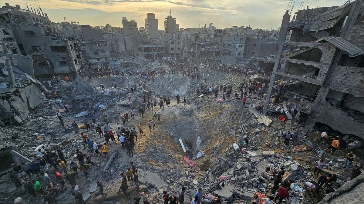 <div class="paragraphs"><p>Palestinians search for casualties at the site of Israeli strikes on houses in Jabalia refugee camp in the northern Gaza Strip, October 31, 2023</p></div>