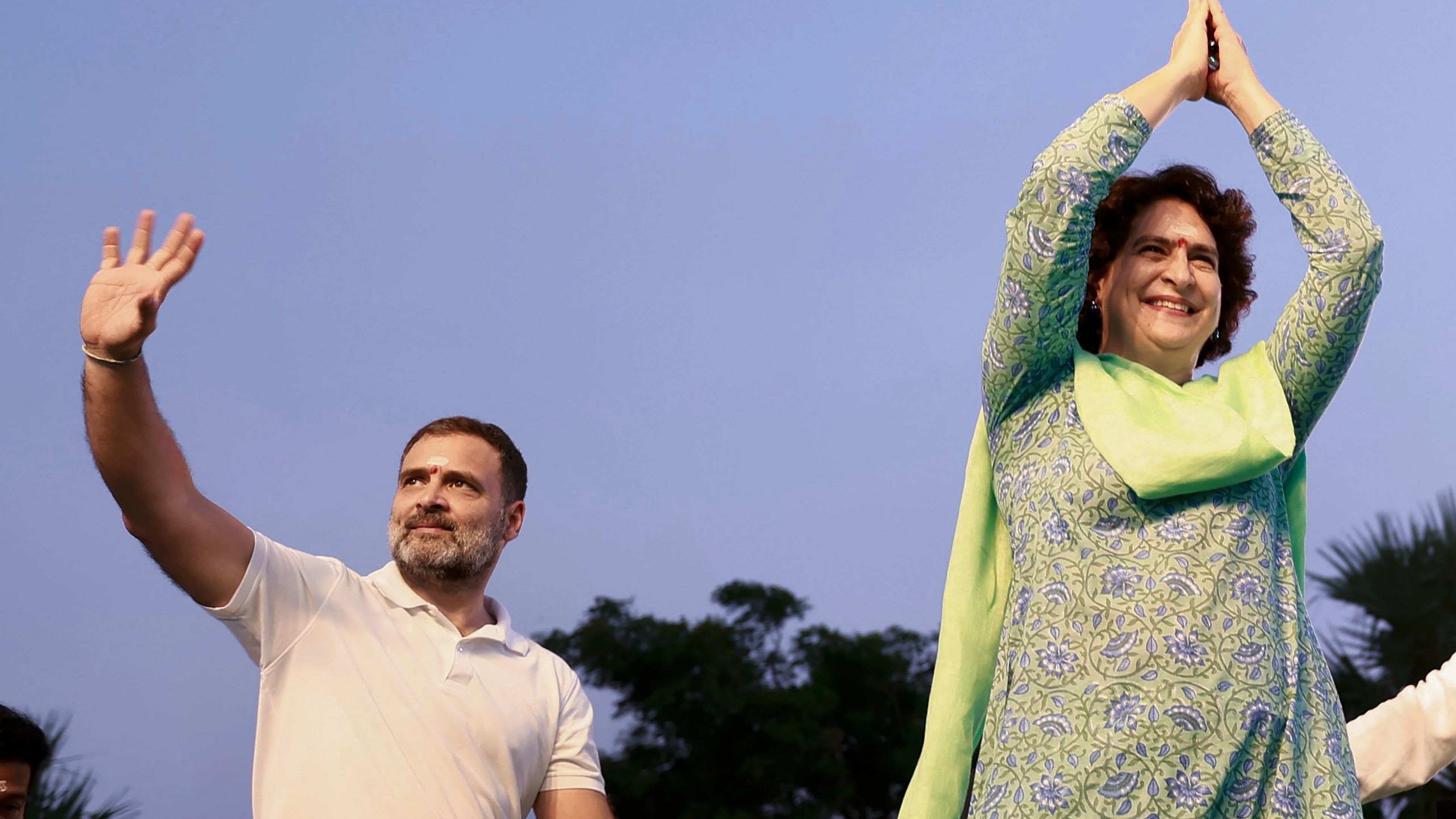 <div class="paragraphs"><p>Mulugu: Congress leaders Rahul Gandhi and Priyanka Gandhi Vadra walk during Vijayabheri Yatra, in Mulugu district, Wednesday, Oct. 18, 2023. </p></div>