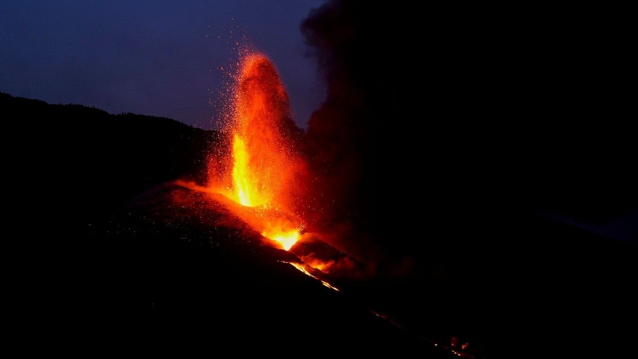 <div class="paragraphs"><p>Representative image of volcanic eruption.</p></div>