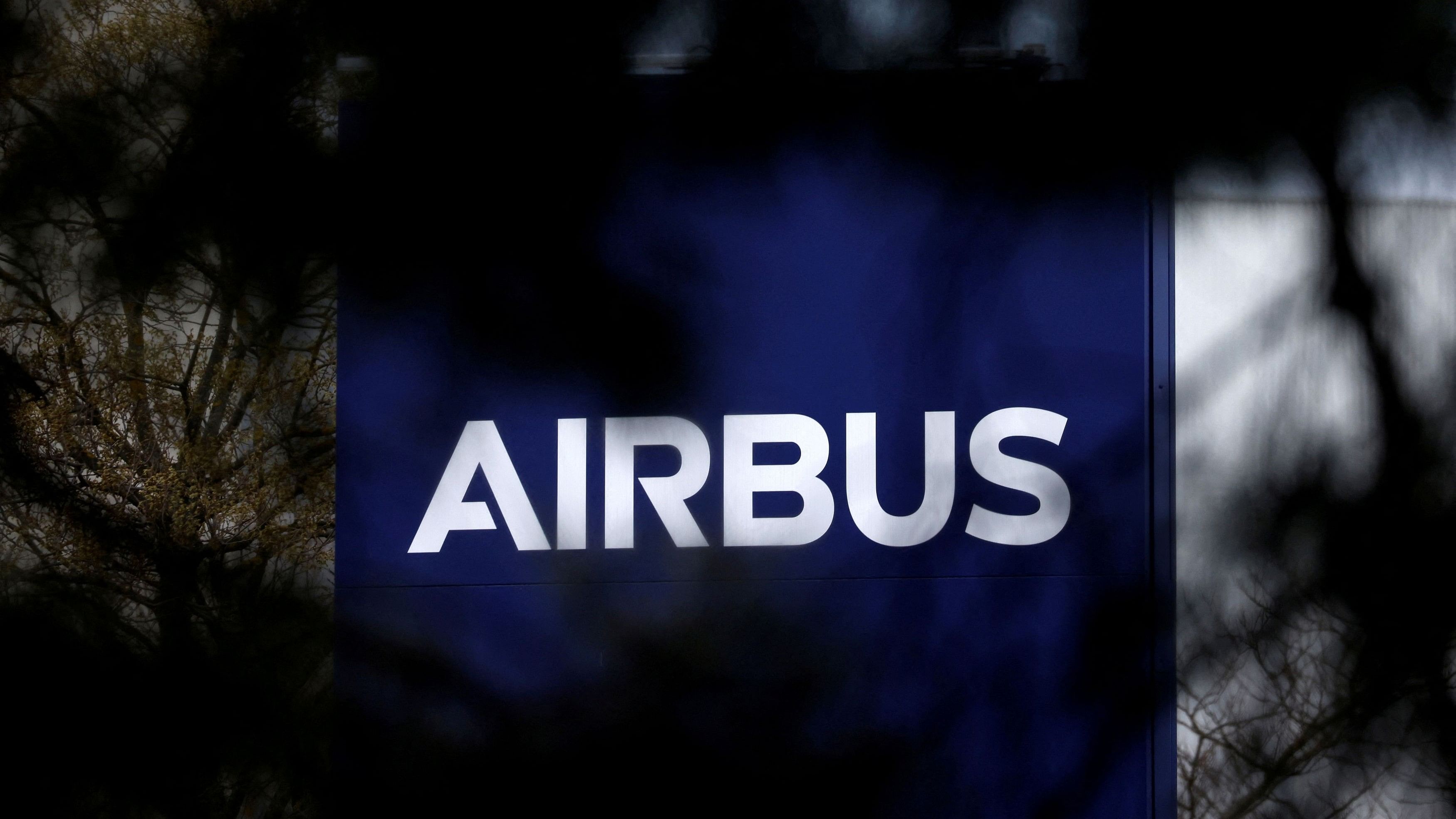 <div class="paragraphs"><p>Airbus logo.</p></div>