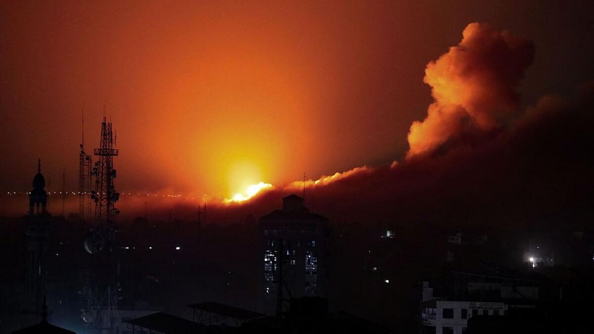 <div class="paragraphs"><p>Bombing on central Gaza and launching of flare bombs is pictured west of Gaza City.&nbsp;</p></div>