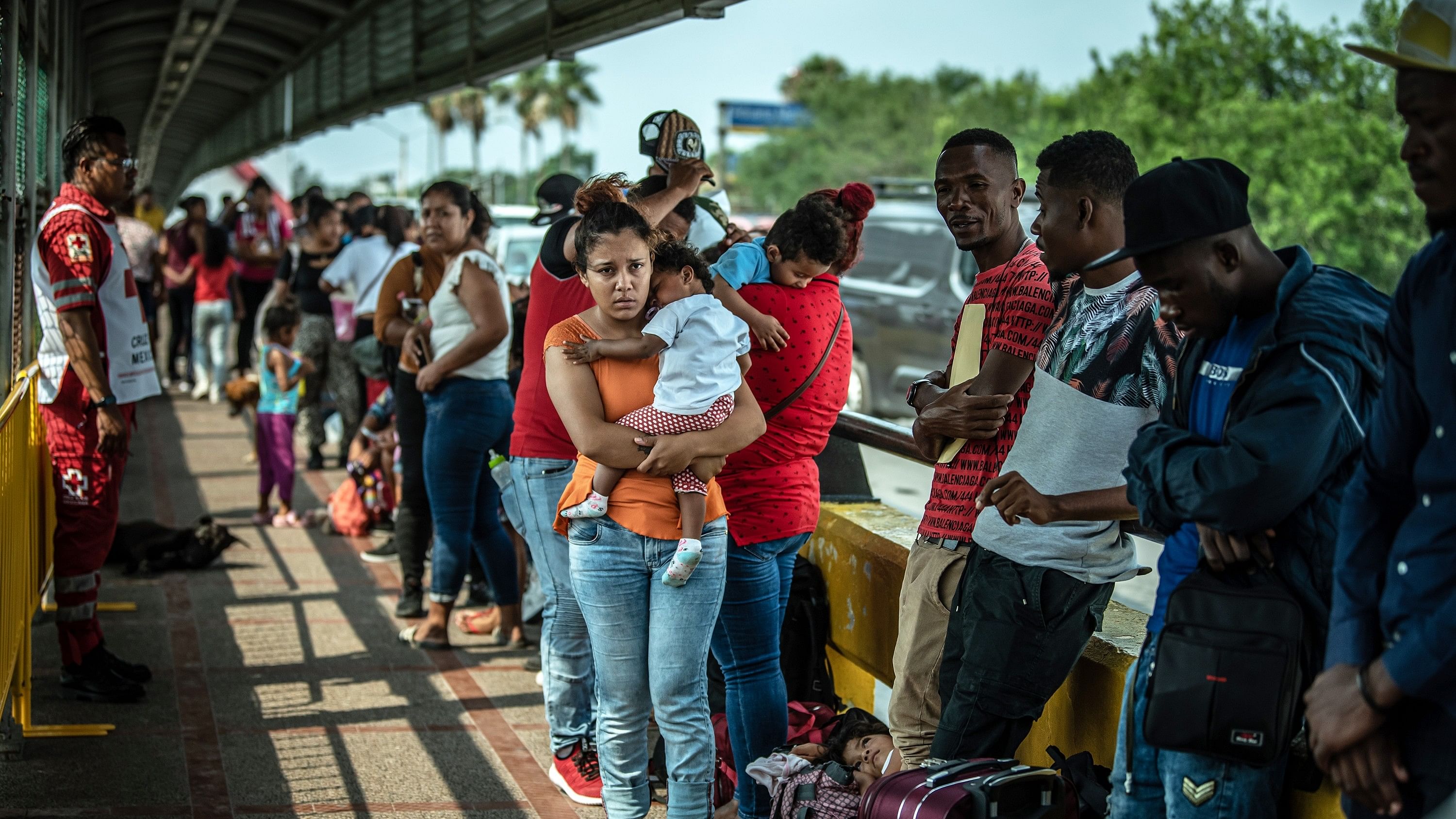 <div class="paragraphs"><p>Representative image of Mexican refugees at the US border.</p></div>