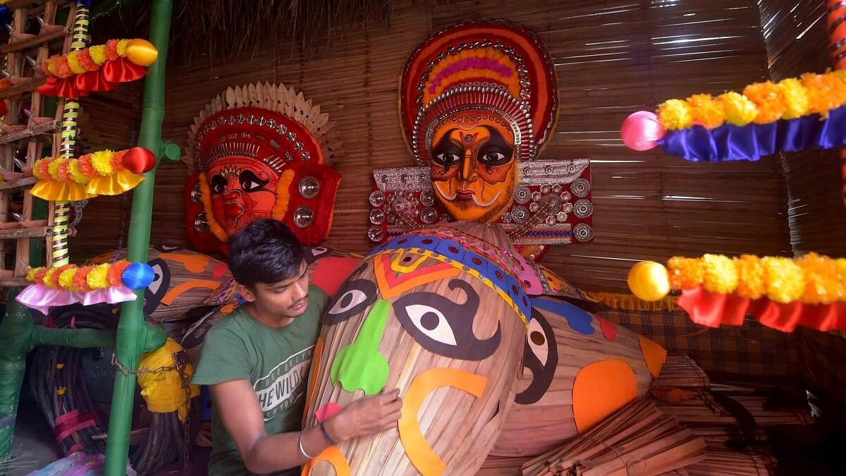 <div class="paragraphs"><p>Artists make a community Puja Pandal for the upcoming Durga Puja festival, in Kolkata, Friday, Oct. 6, 2023.</p></div>