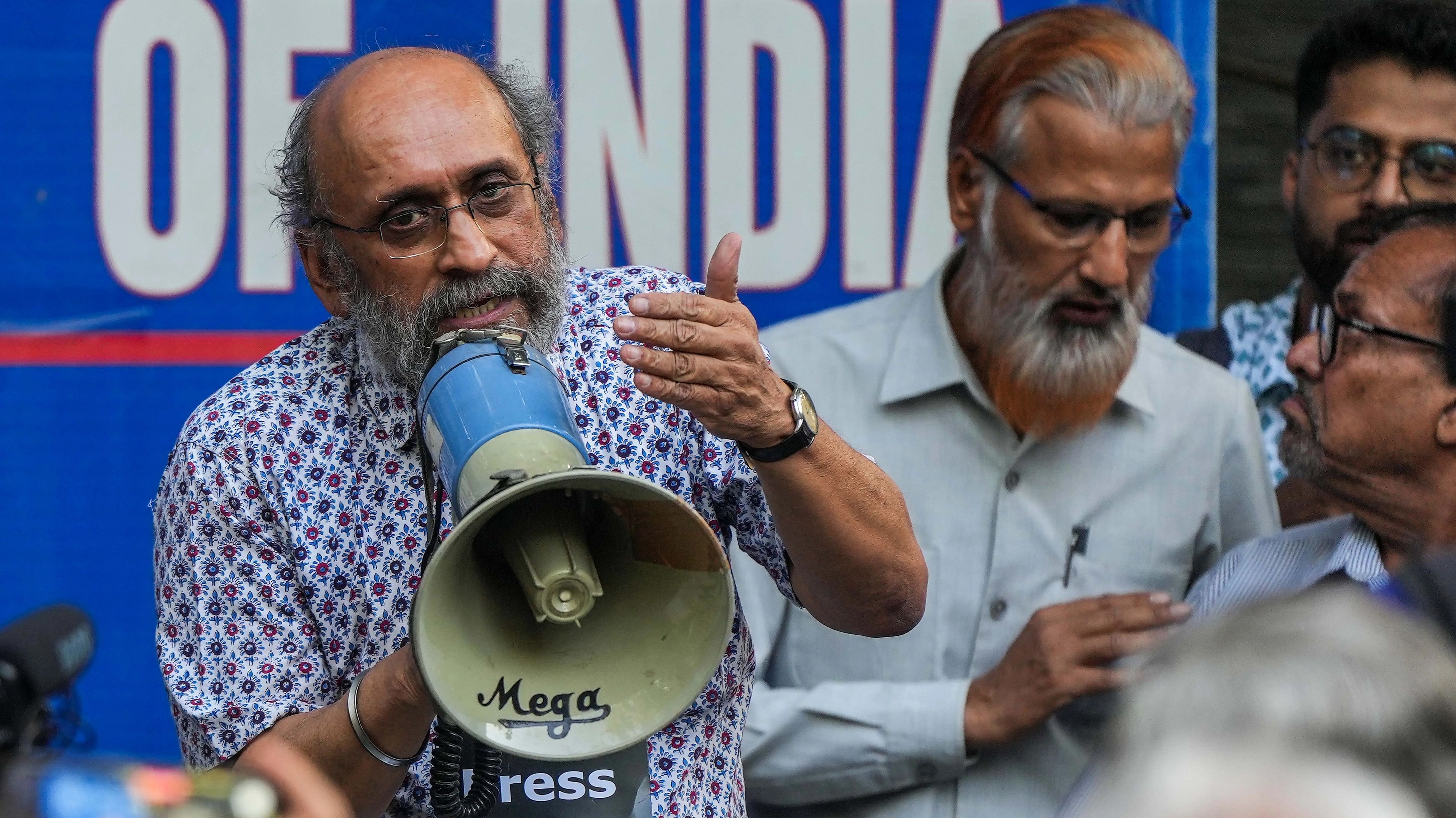 <div class="paragraphs"><p> Senior journalist Paranjoy Guha Thakurta during a protest organised by journalists over Police actions on news portal NewsClick, at Press Club of India in New Delhi, Wednesday, October 4, 2023. Thakurta was among those questioned on Tuesday, and was also called for questioning for a second time.</p></div>