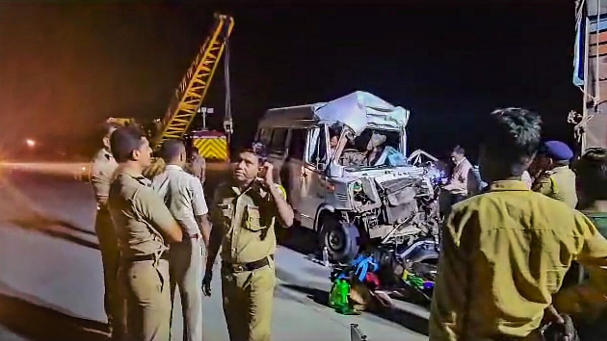 <div class="paragraphs"><p>Chhatrapati Sambhajinagar: Police personnel at the spot after a speeding mini-bus hit a container on Samruddhi Expressway, in Chhatrapati Sambhajinagar district, early Sunday morning, Oct. 15, 2023.</p></div>