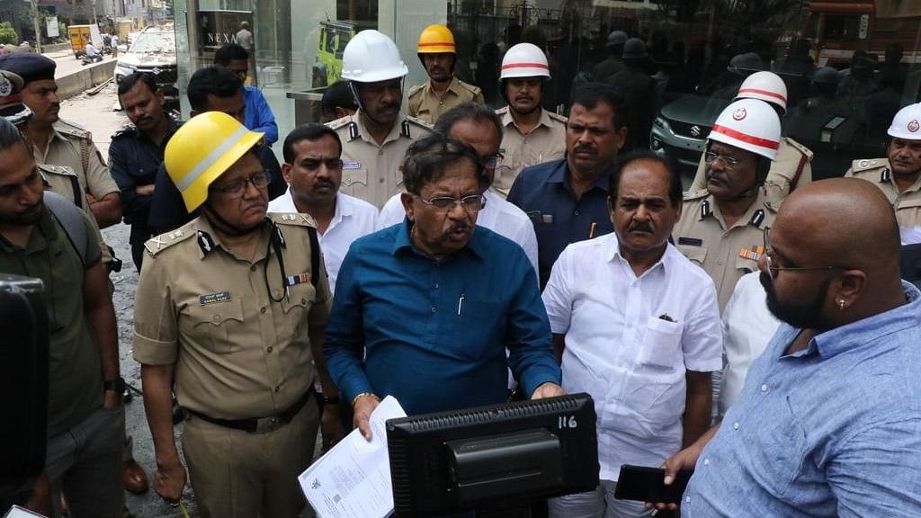 <div class="paragraphs"><p>Home minister G Parameshwara inspects the fire-ravaged Mudpipe Cafe on Thursday. </p></div>