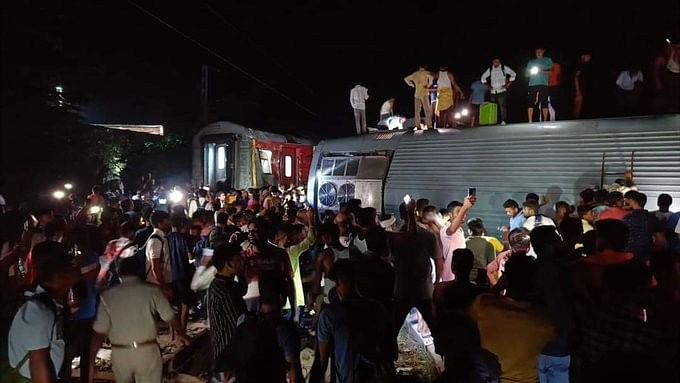 <div class="paragraphs"><p>The derailment occurred at 9:53 pm and at least two AC III Tier coaches had toppled over while four other coaches jumped the tracks, television visuals showed.</p></div>
