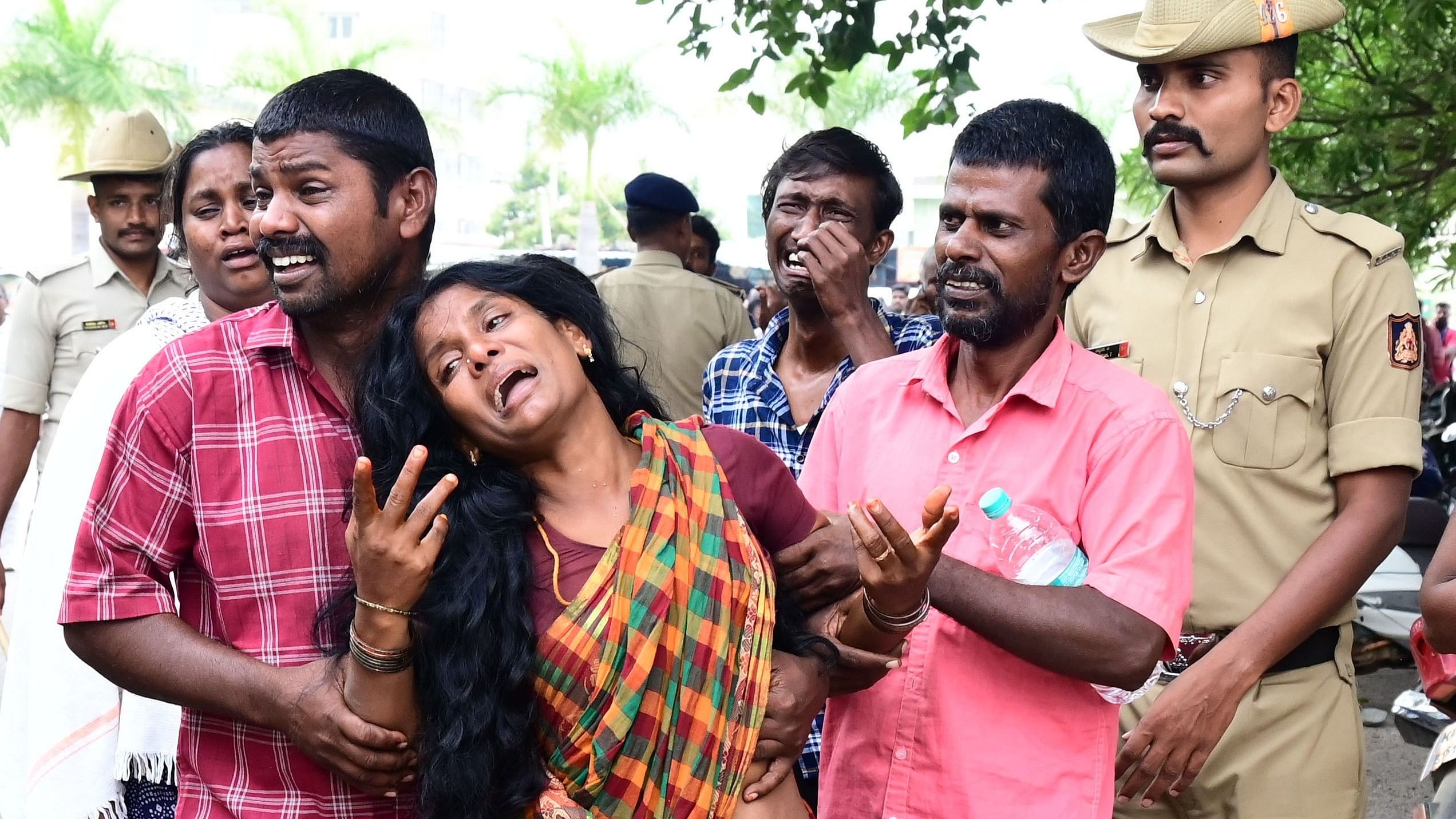 <div class="paragraphs"><p>The family members of the victims in mourning at Oxford Medical College and Hospital, Hosur Road, on Sunday. </p></div>