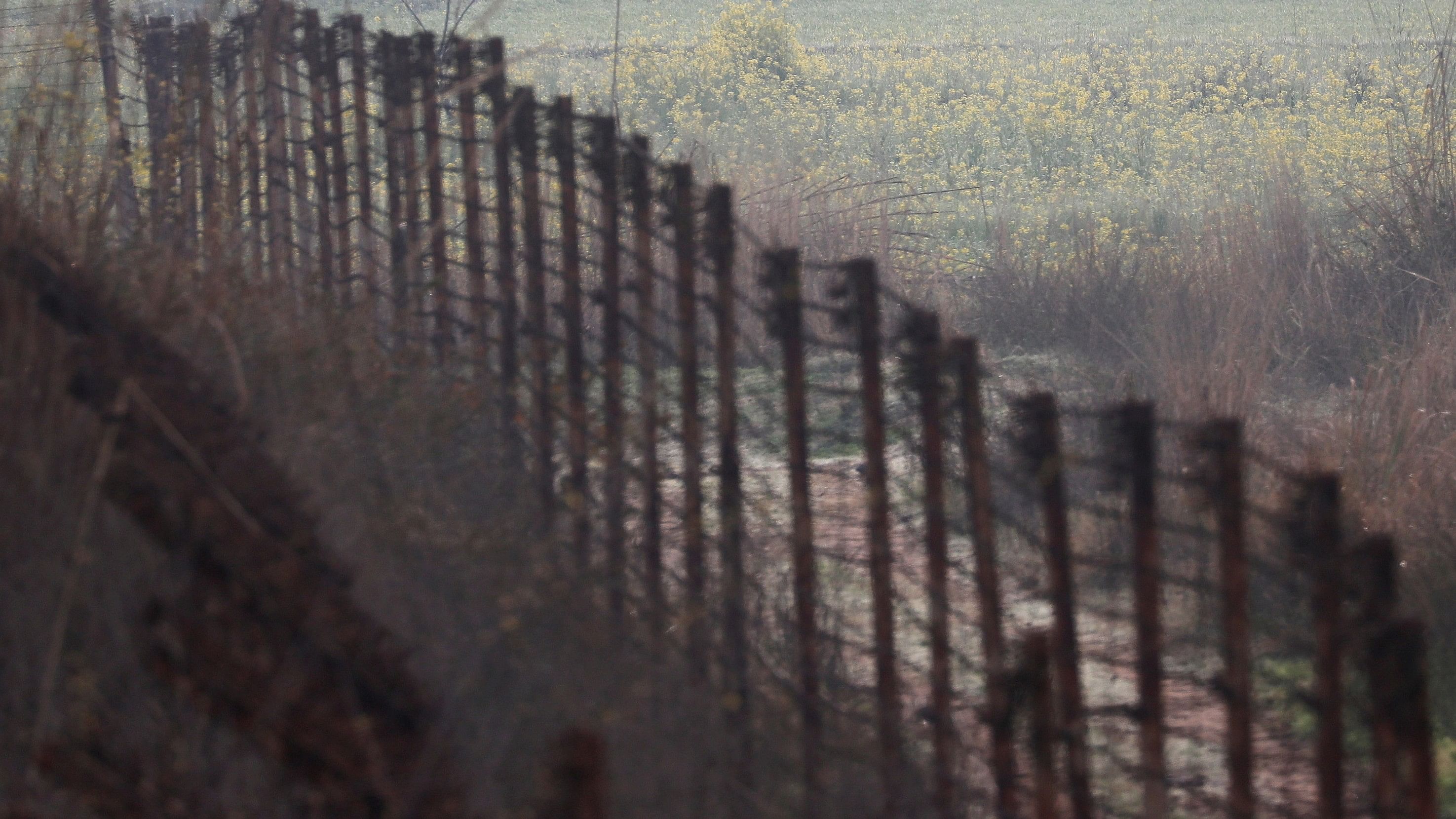 <div class="paragraphs"><p>Fenced border between India-Pakistan.&nbsp;</p></div>