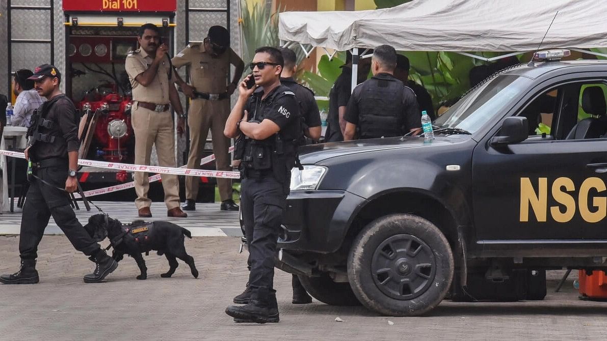 <div class="paragraphs"><p>National Security Guard (NSG) personnel inspect the blast site at Samra Convention Centre in Kalamassery, Kochi on Monday.&nbsp;</p></div>