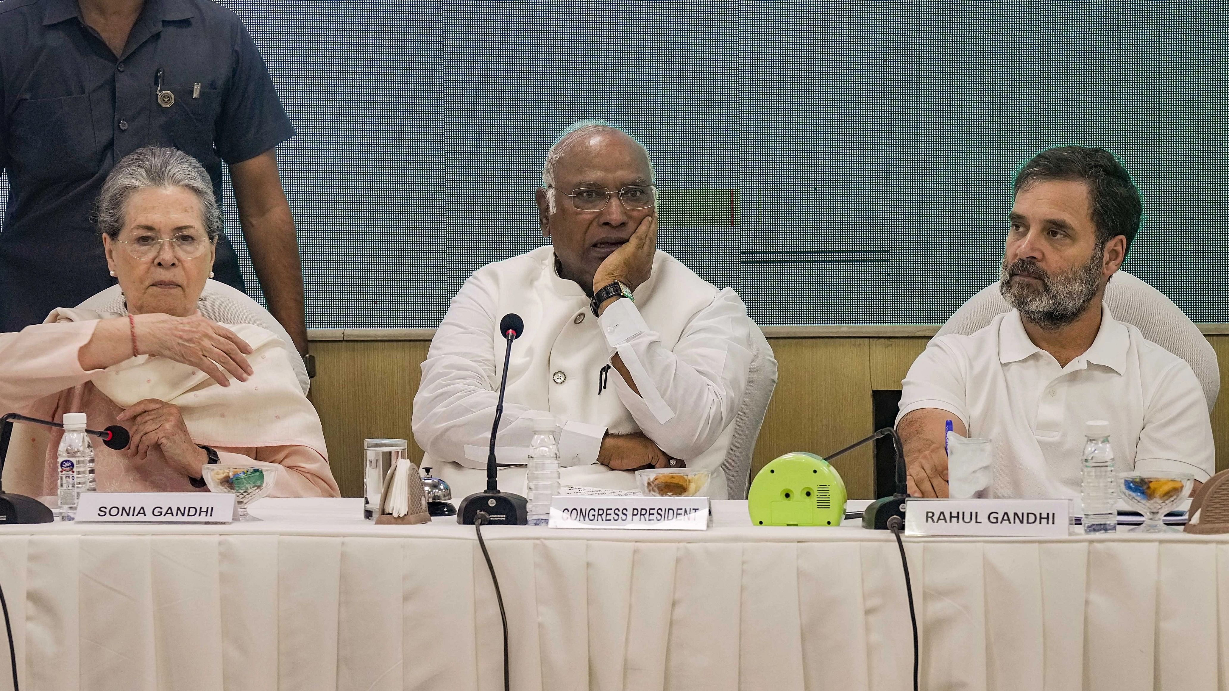 <div class="paragraphs"><p>Congress President Mallikarjun Kharge with party leaders Sonia Gandhi and Rahul Gandhi during the Congress Working Committee meeting at the AICC Headquarters, in New Delhi.</p></div>