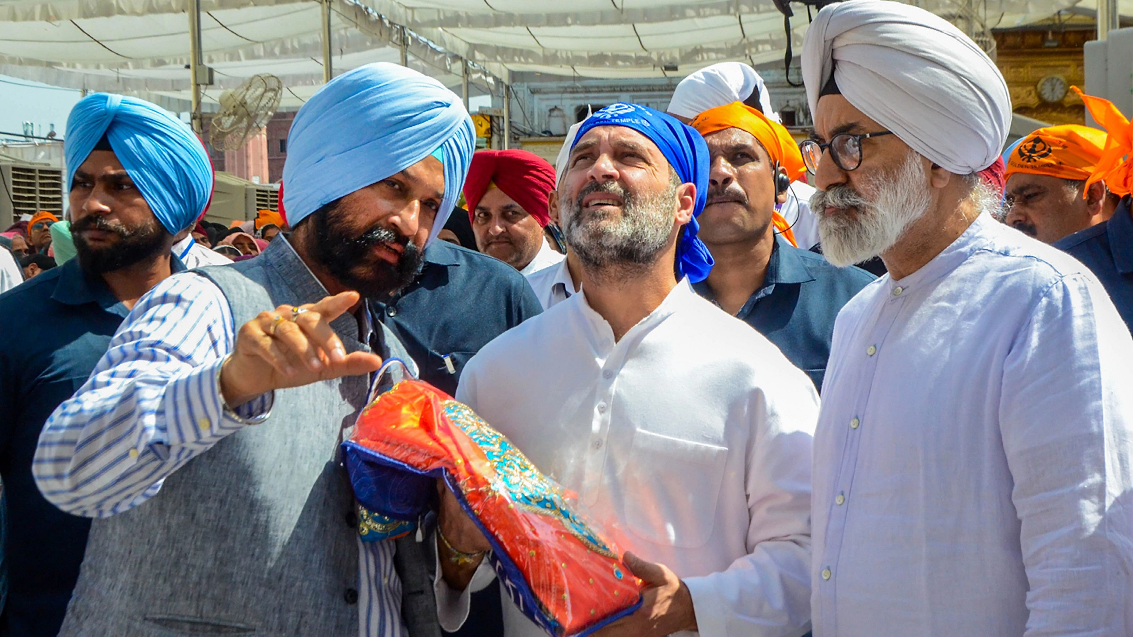 Rahul Gandhi Pays Obeisance At Golden Temple, Performs 'sewa'