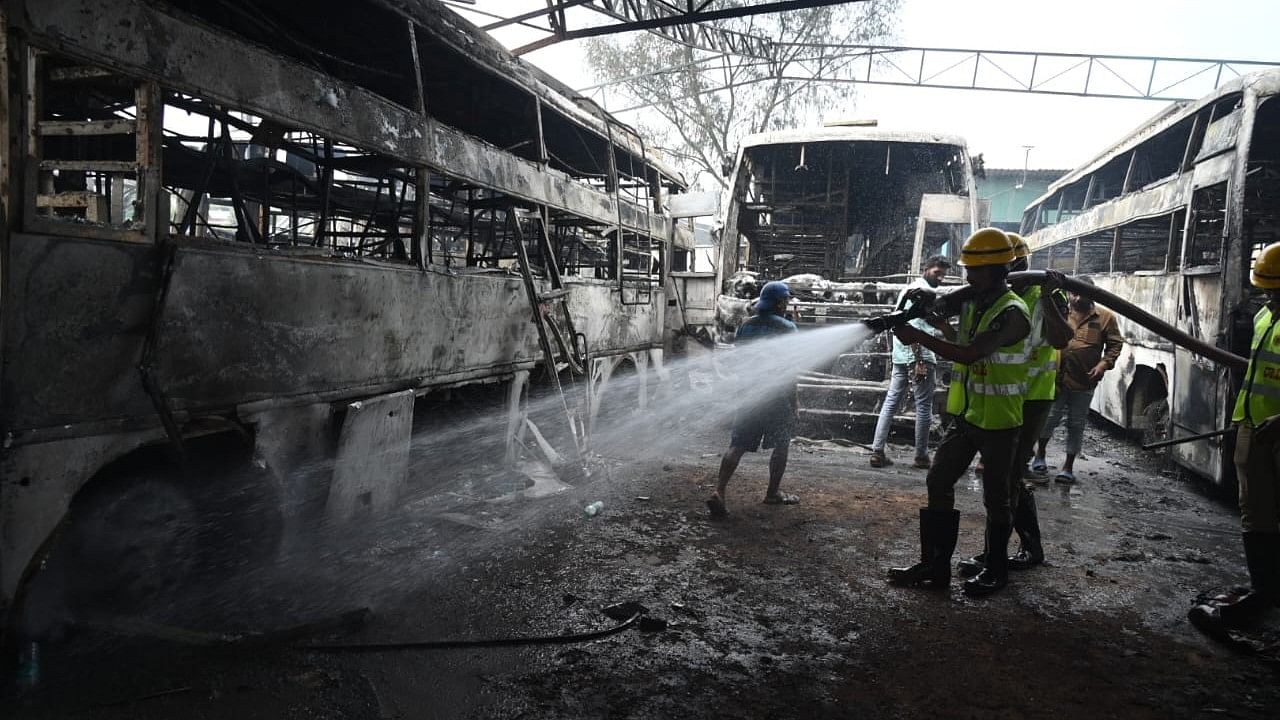 <div class="paragraphs"><p>Fire broke out in a bus workshop in Veerabhadra Nagar in south Bengaluru on Monday</p></div>