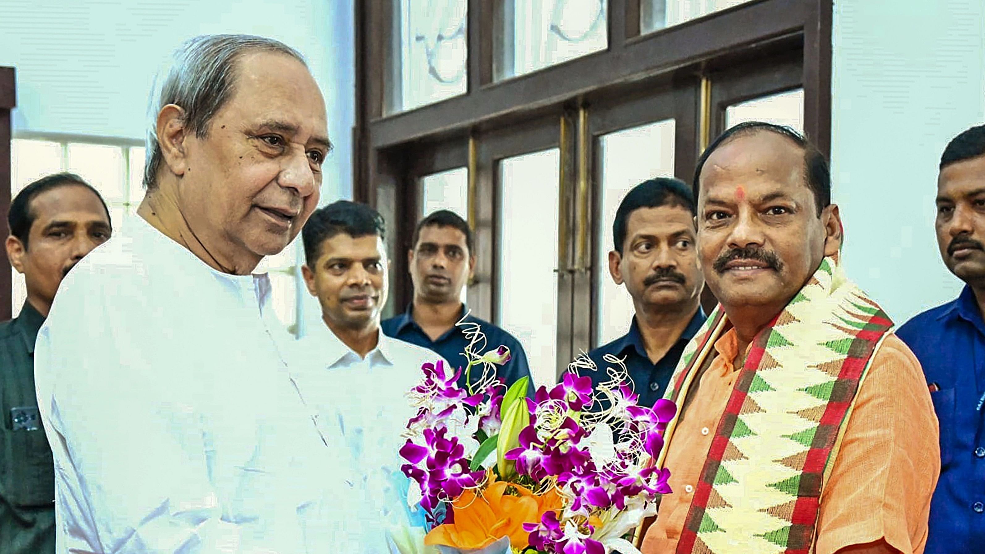 <div class="paragraphs"><p>Odisha Chief Minister Naveen Patnaik greets Governor-designate Raghubar Das at RajBhavan.</p></div>