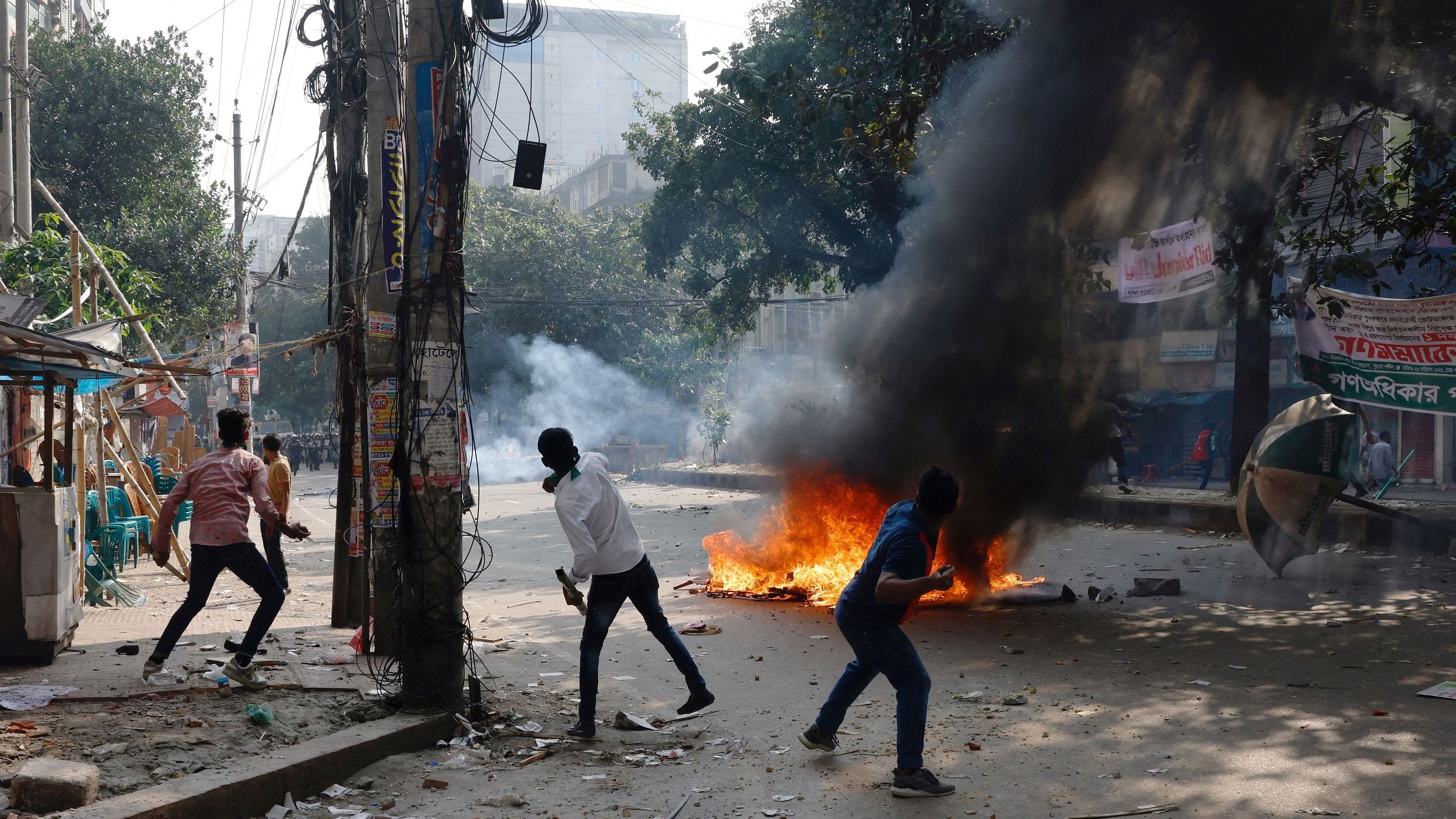 <div class="paragraphs"><p>Supporters of Bangladesh Nationalist Party  throw brickbats towards police during a clash in Dhaka, Bangladesh, October 28, 2023. </p></div>