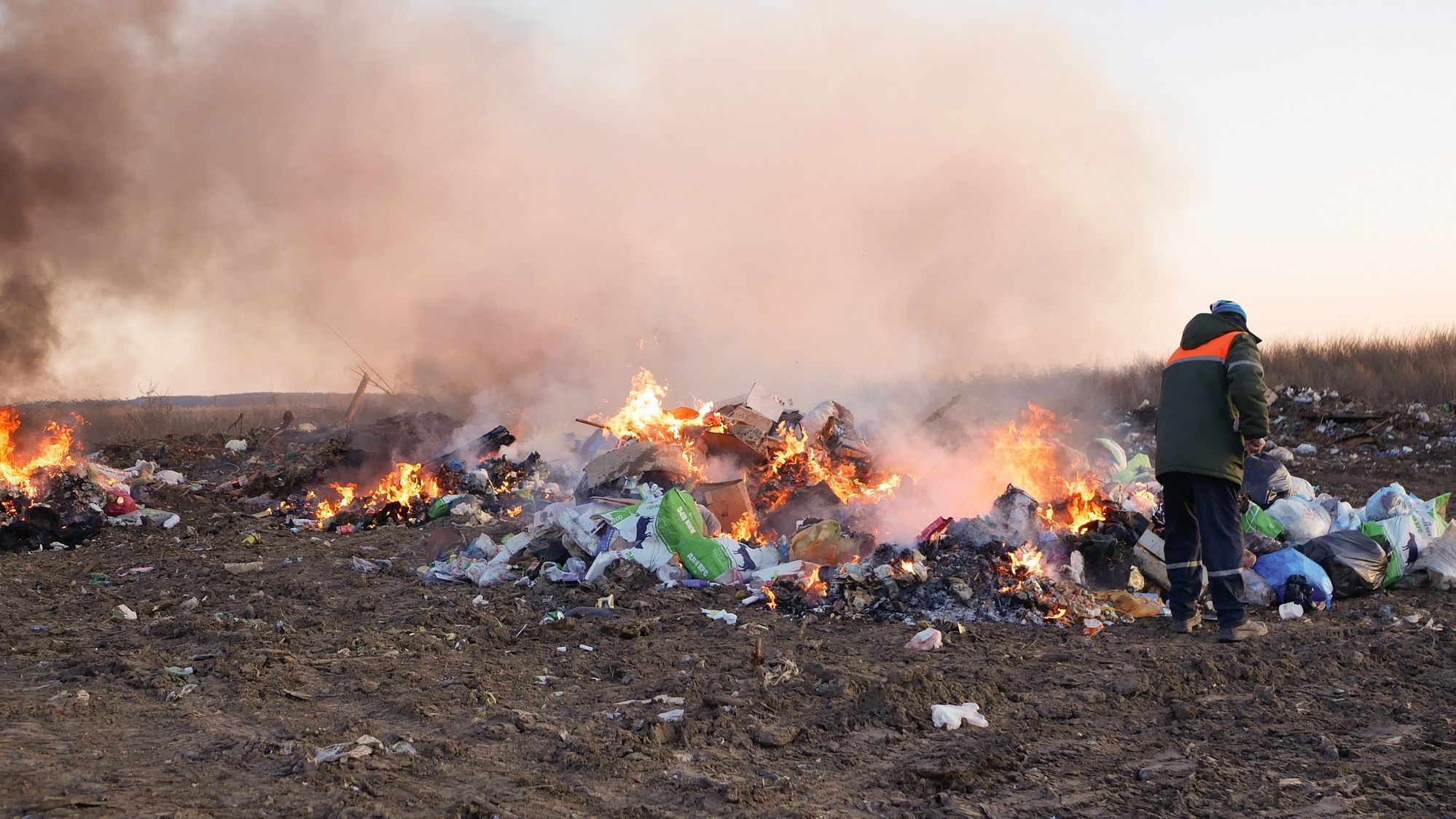 <div class="paragraphs"><p>Representational image for garbage burning.</p></div>