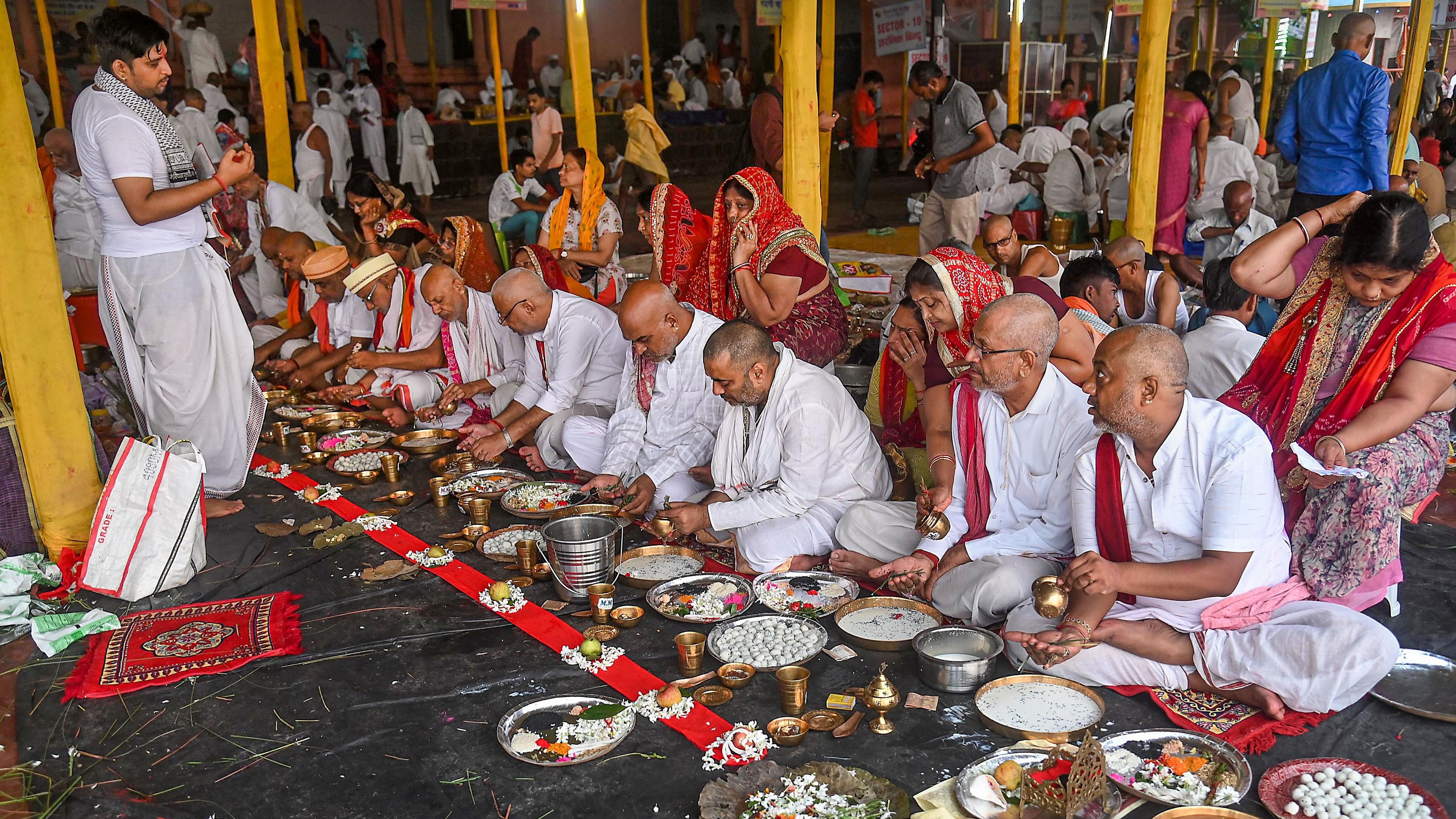 <div class="paragraphs"><p>People perform 'pind daan' rituals for their ancestors during the Pitra Paksha, in Gaya, Saturday, Oct. 7, 2023.</p></div>