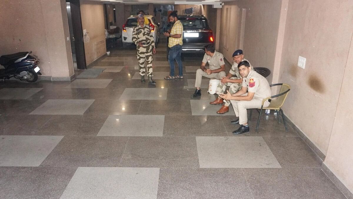 <div class="paragraphs"><p>Security personnel guard during raids by Delhi Police's Special Cell on the premises of NewsClick at Saket, in New Delhi.&nbsp;</p></div>