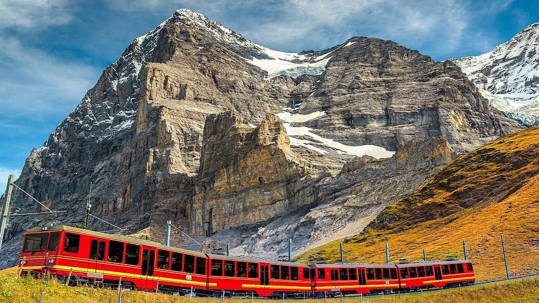 <div class="paragraphs"><p>The cog wheel train chugs through Jungfrau.</p></div>