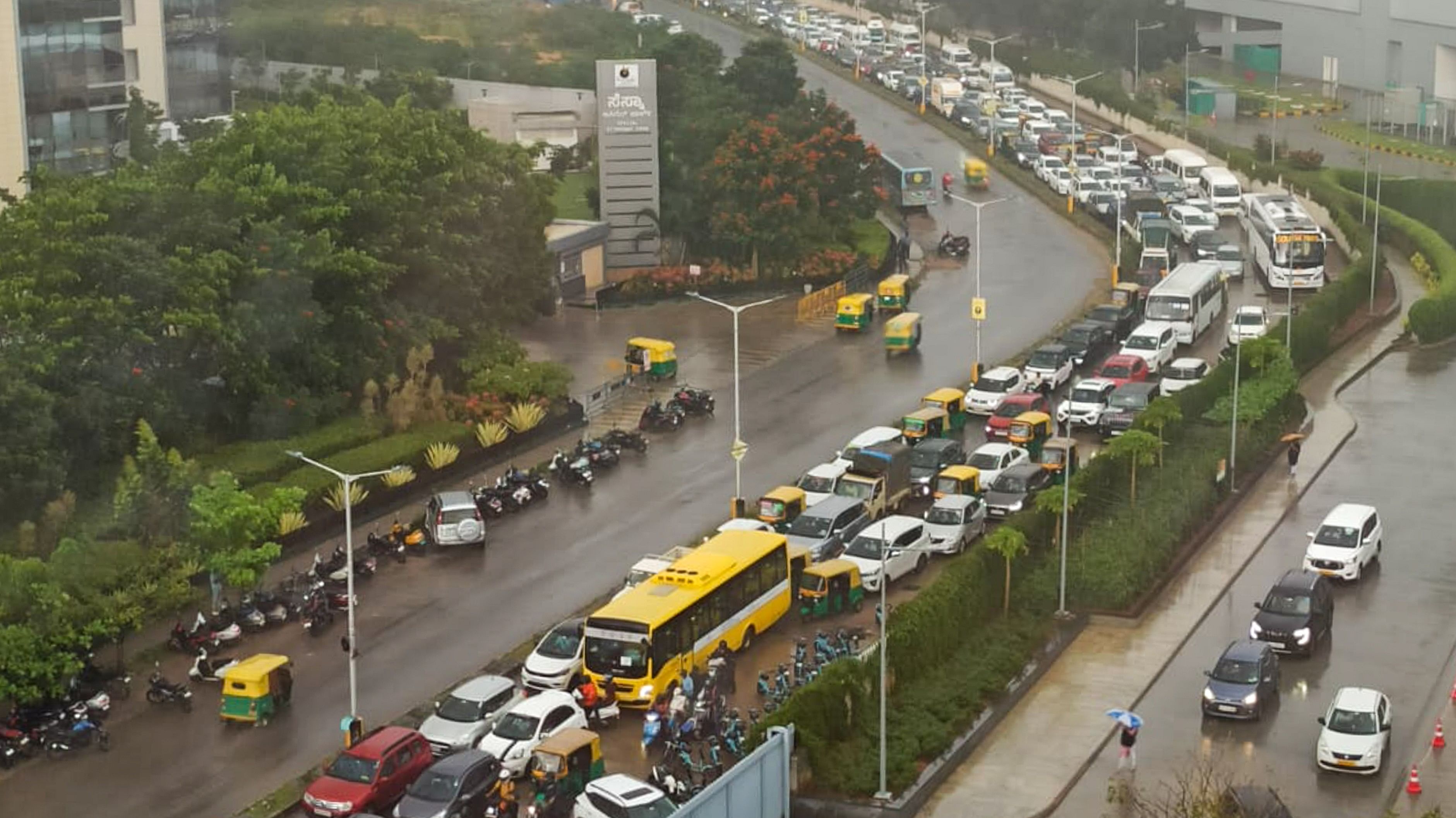 <div class="paragraphs"><p>A massive traffic congestion clogged the&nbsp;IT corridor between Silk Board and KR Puram last week. </p></div>