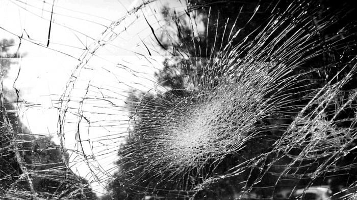 <div class="paragraphs"><p>Representative image of a broken windshield due to an accident.</p></div>