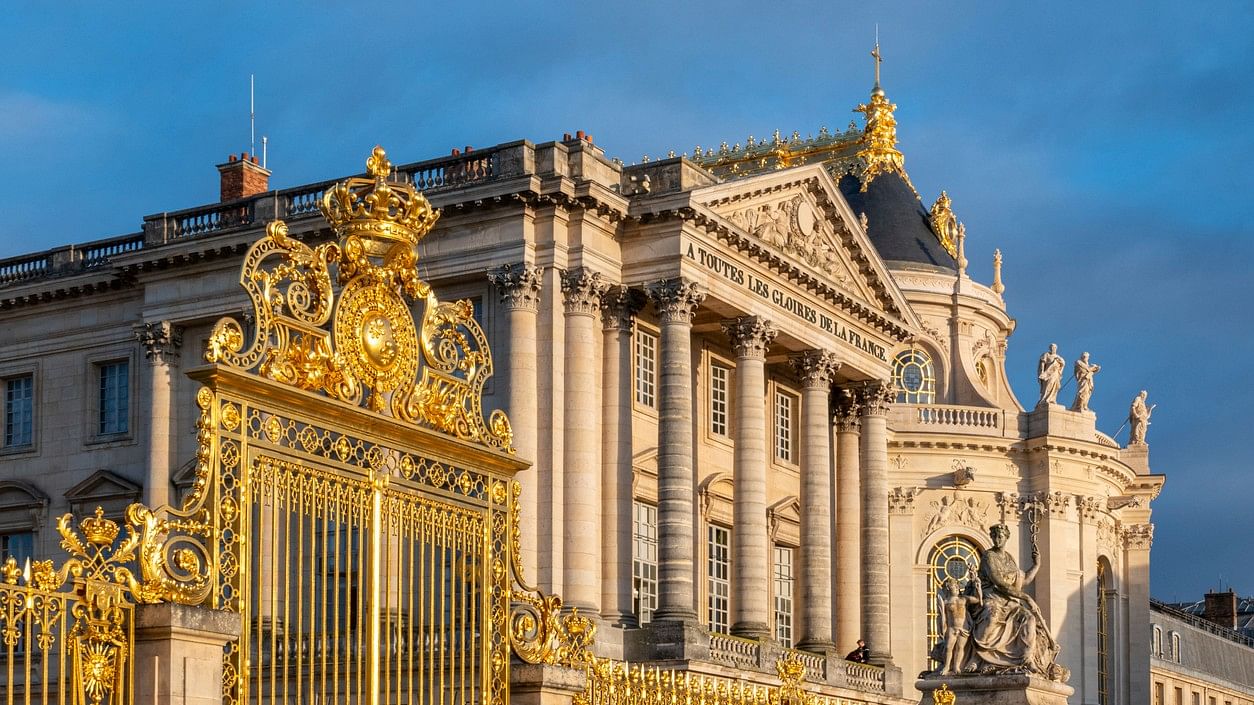 <div class="paragraphs"><p>The Palace of Versailles.</p></div>