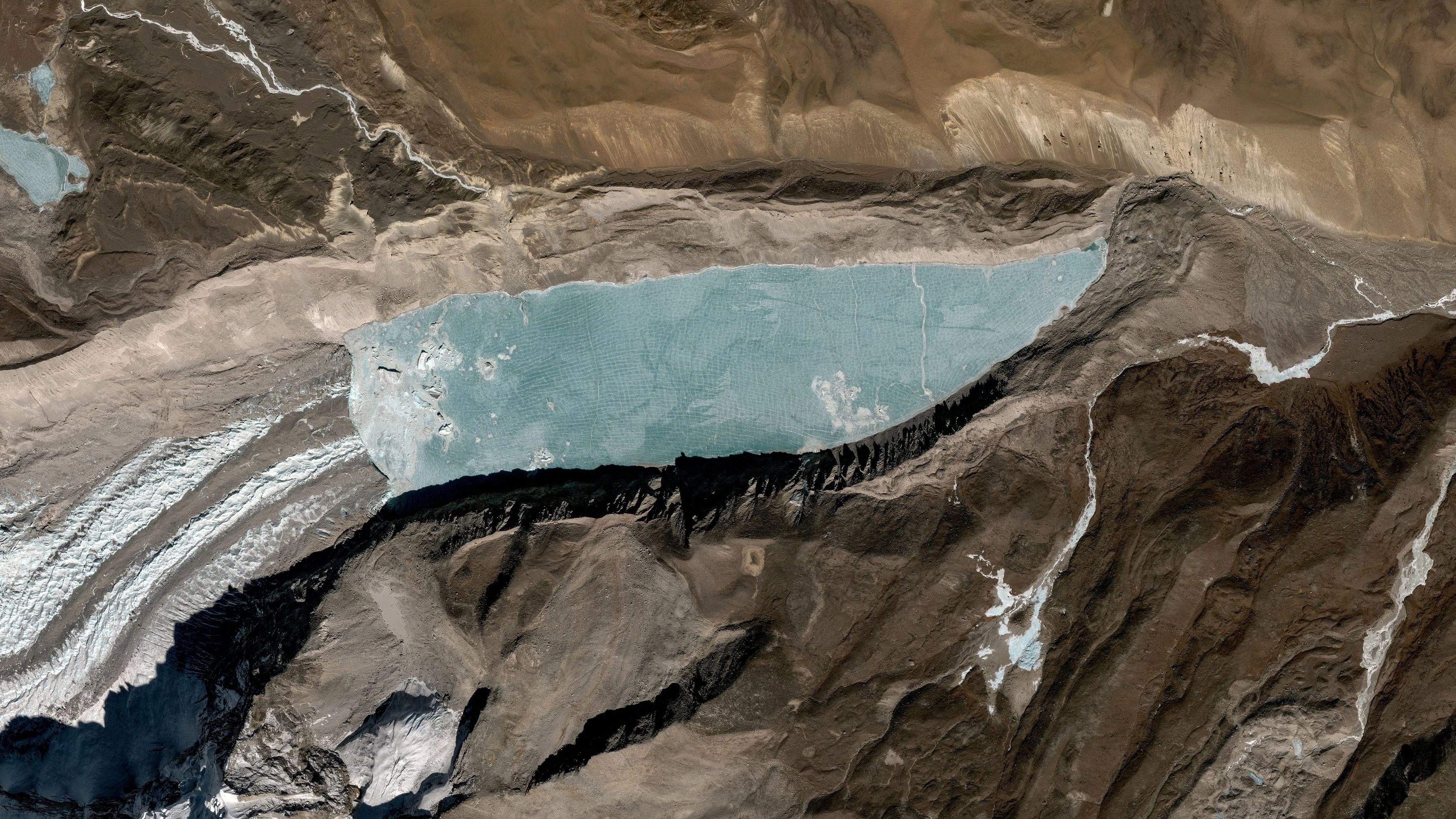 <div class="paragraphs"><p>Representative image of a glacial lake.</p></div>