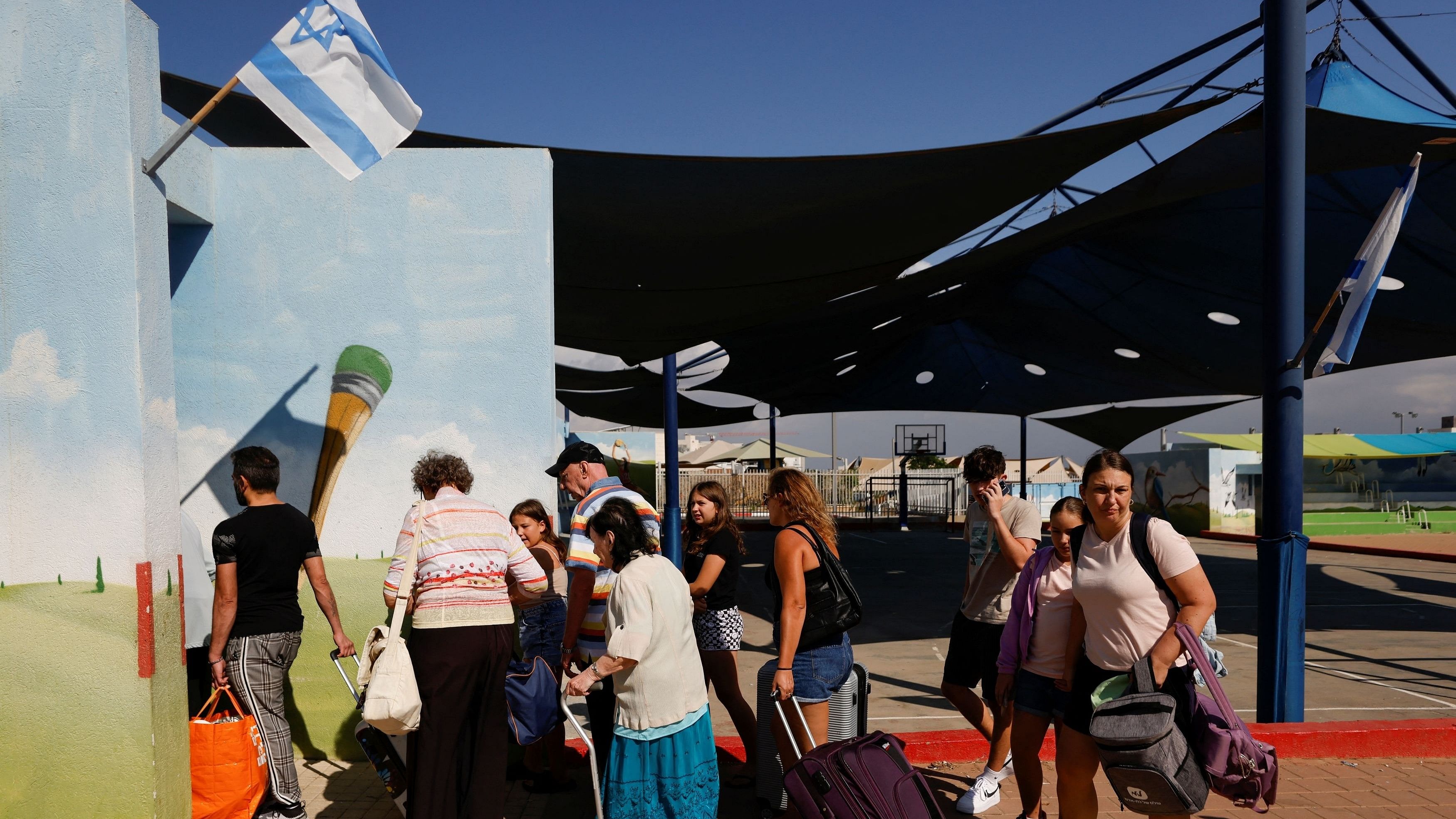 <div class="paragraphs"><p>People queue as Israelis are evacuated from the southern town of Sderot, near Israel's border with Gaza.</p></div>