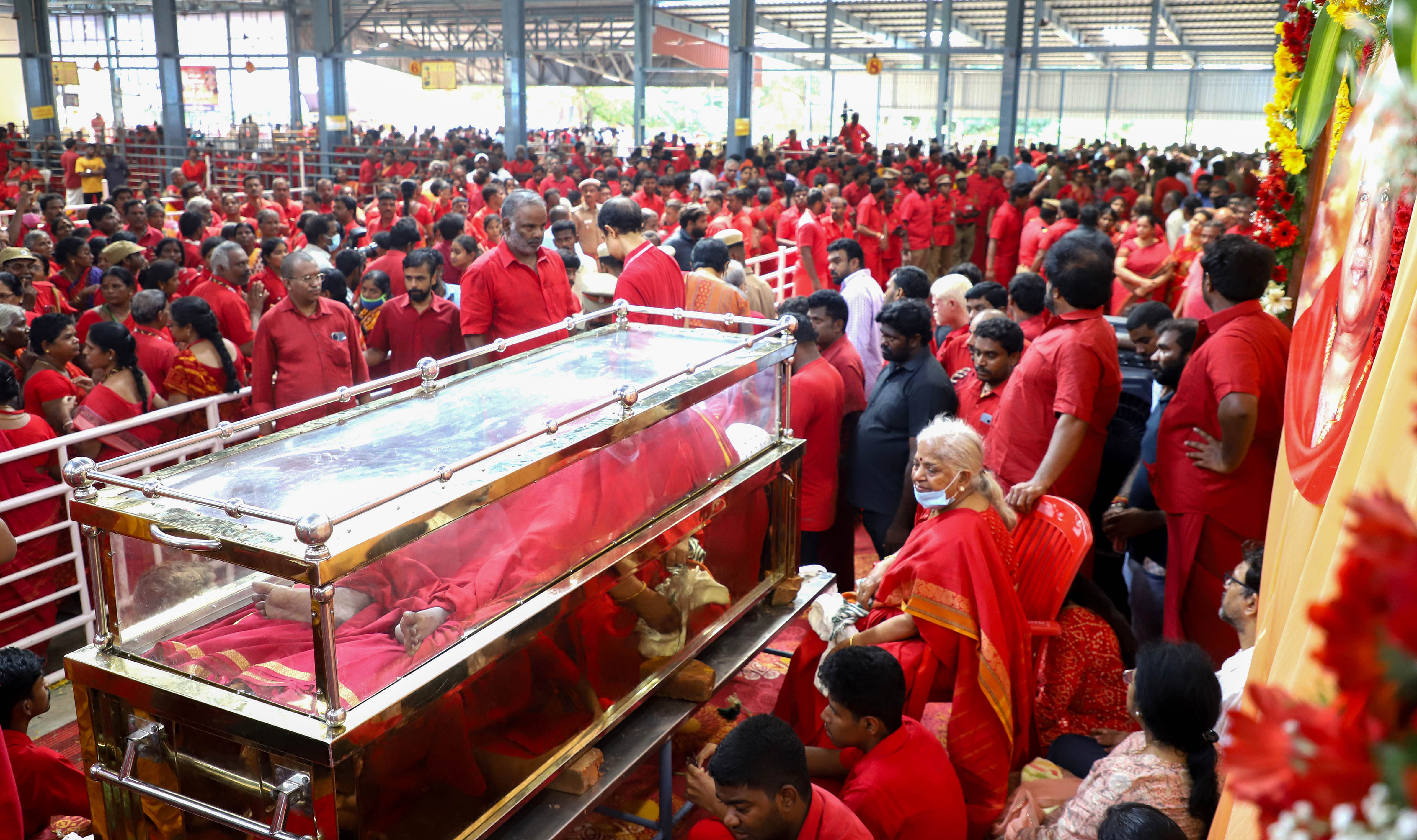 <div class="paragraphs"><p>Melmaruvathur: Devotees pay their last respects to spiritual guru Bangaru Adigalar, popularly known as 'Amma', who passed away at the age of 82 on Thursday, in Melmaruvathur, Friday, Oct. 20, 2023. </p></div>