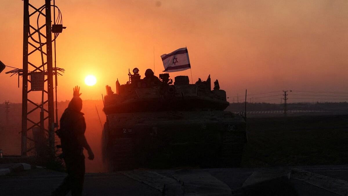 <div class="paragraphs"><p>Israeli soldiers at the Gaza border.</p></div>