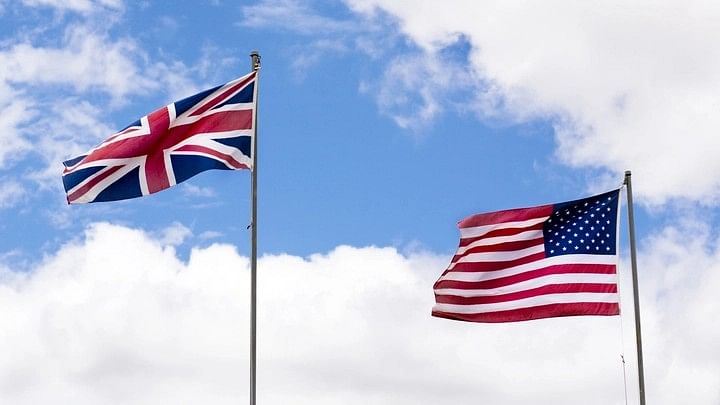 <div class="paragraphs"><p>UK and US flags</p></div>