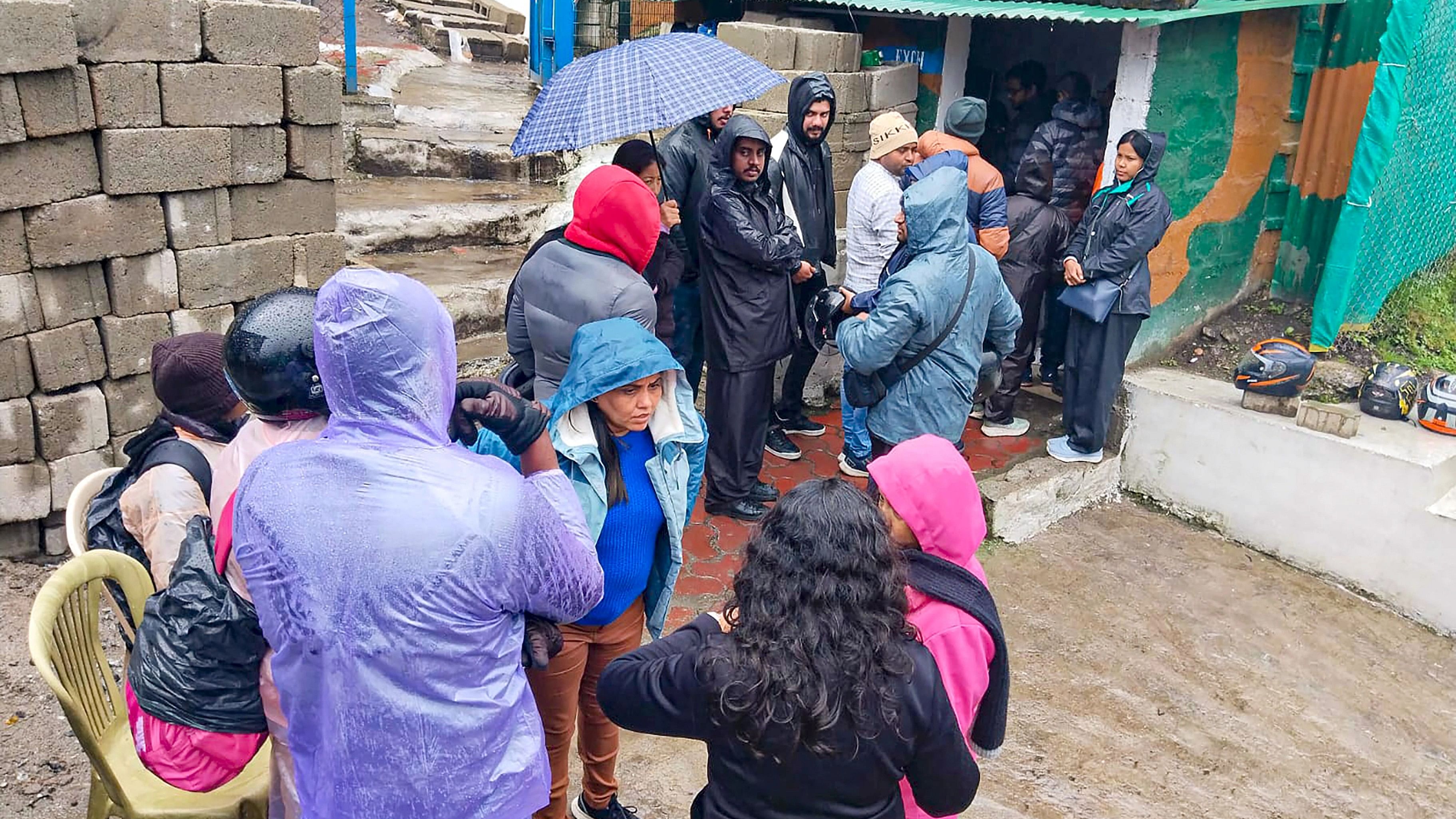 <div class="paragraphs"><p> Stranded locals and tourists being offered mobile connectivity by the Indian Army in the flood-hit North Sikkim district. </p></div>