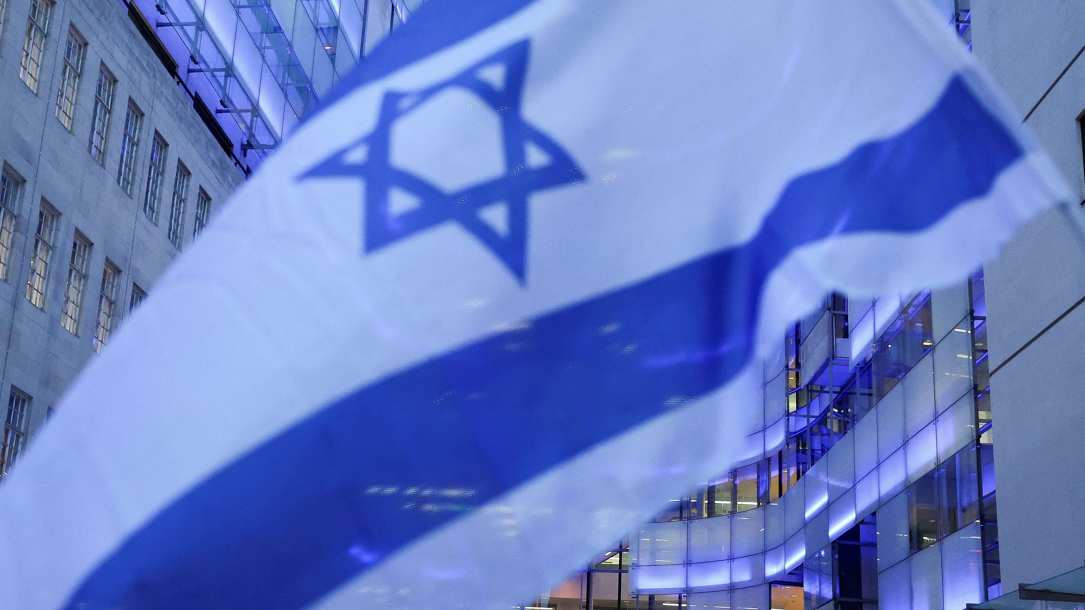 <div class="paragraphs"><p>A Israeli flag.</p></div>