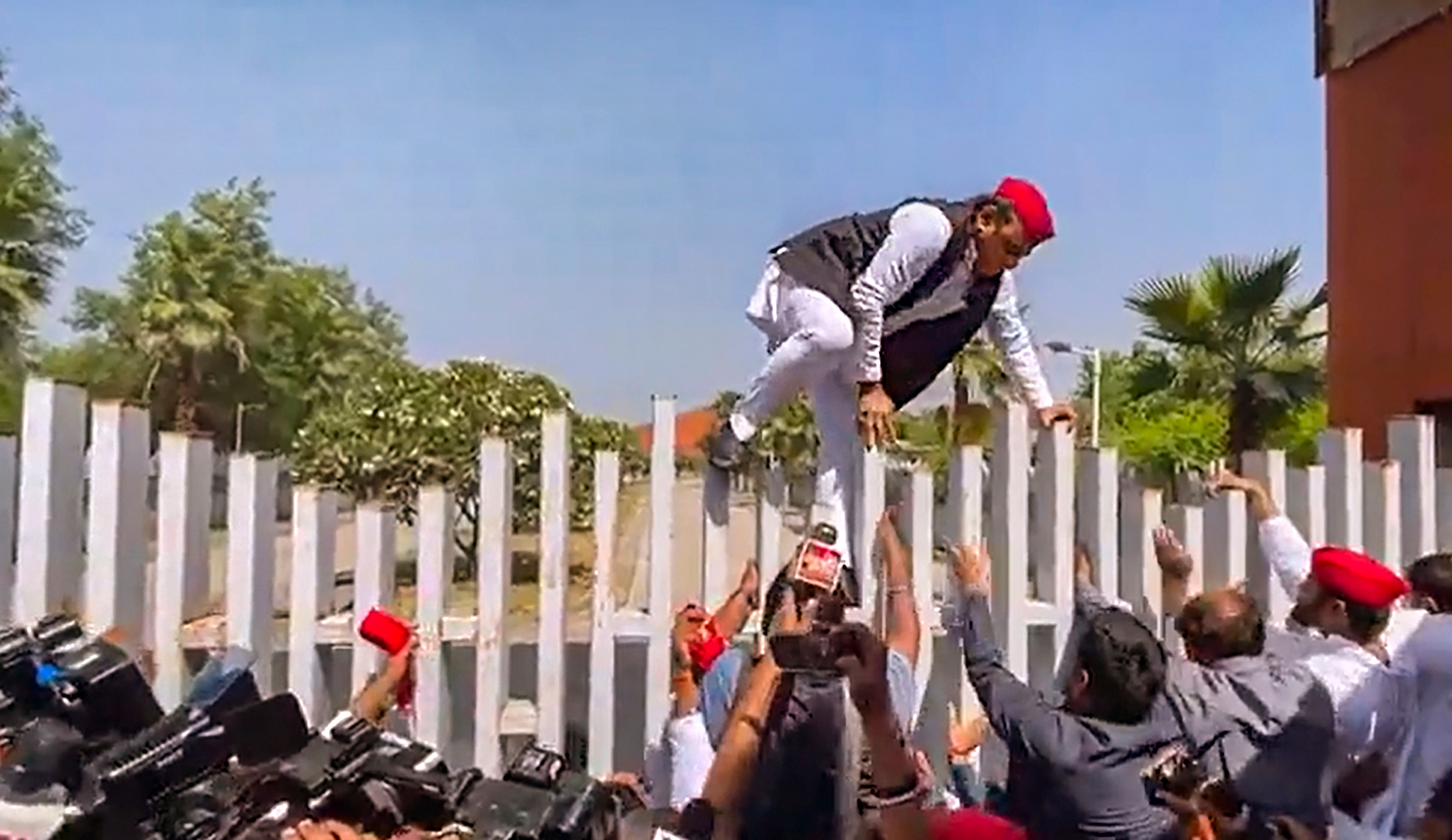 <div class="paragraphs"><p>FIle Photo: Samajwadi Party chief Akhilesh Yadav climbs a wall while trying to enter Jai Prakash Narayan International Center to offer floral tribute to the statue of Jai Prakash Narayan on his birth anniversary, in Lucknow, Wednesday, Oct. 11, last year in 2023. The officials had reportedly denied permission to the party workers, citing the construction work at the center.</p></div>