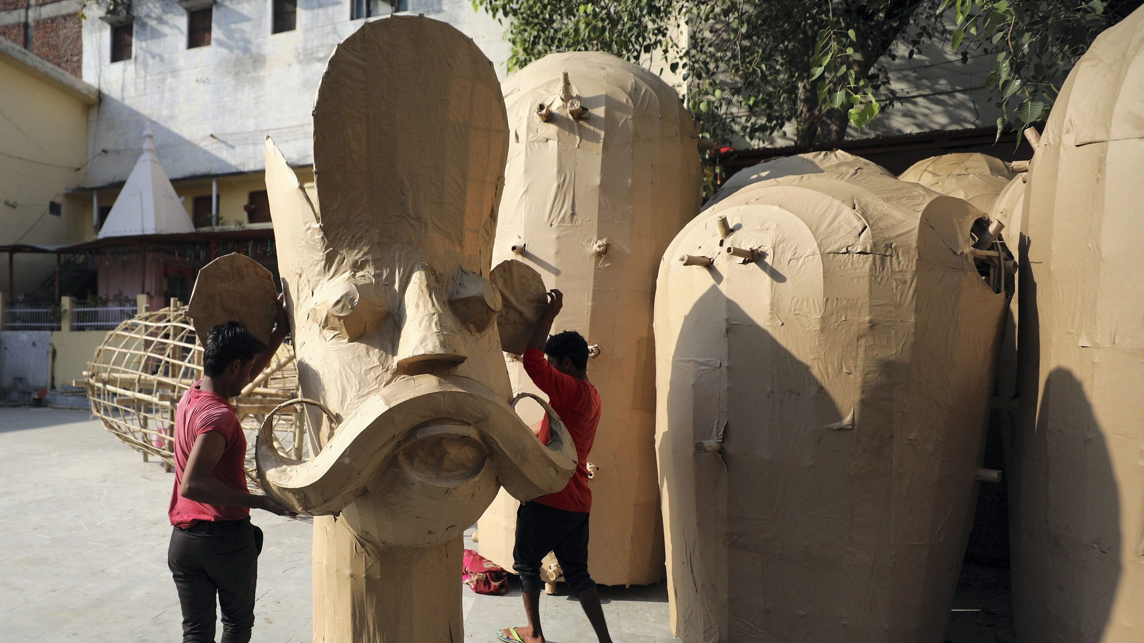 <div class="paragraphs"><p> Muslim and Hindu artisans work together on making of effigies of demon king Ravana and his brothers inside a temple complex for the upcoming Dussehra festival.</p></div>