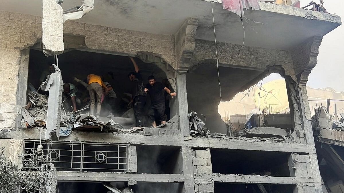 <div class="paragraphs"><p>Palestinians search for casualties at the site of Israeli strikes on houses, in Gaza City October 28, 2023.</p></div>