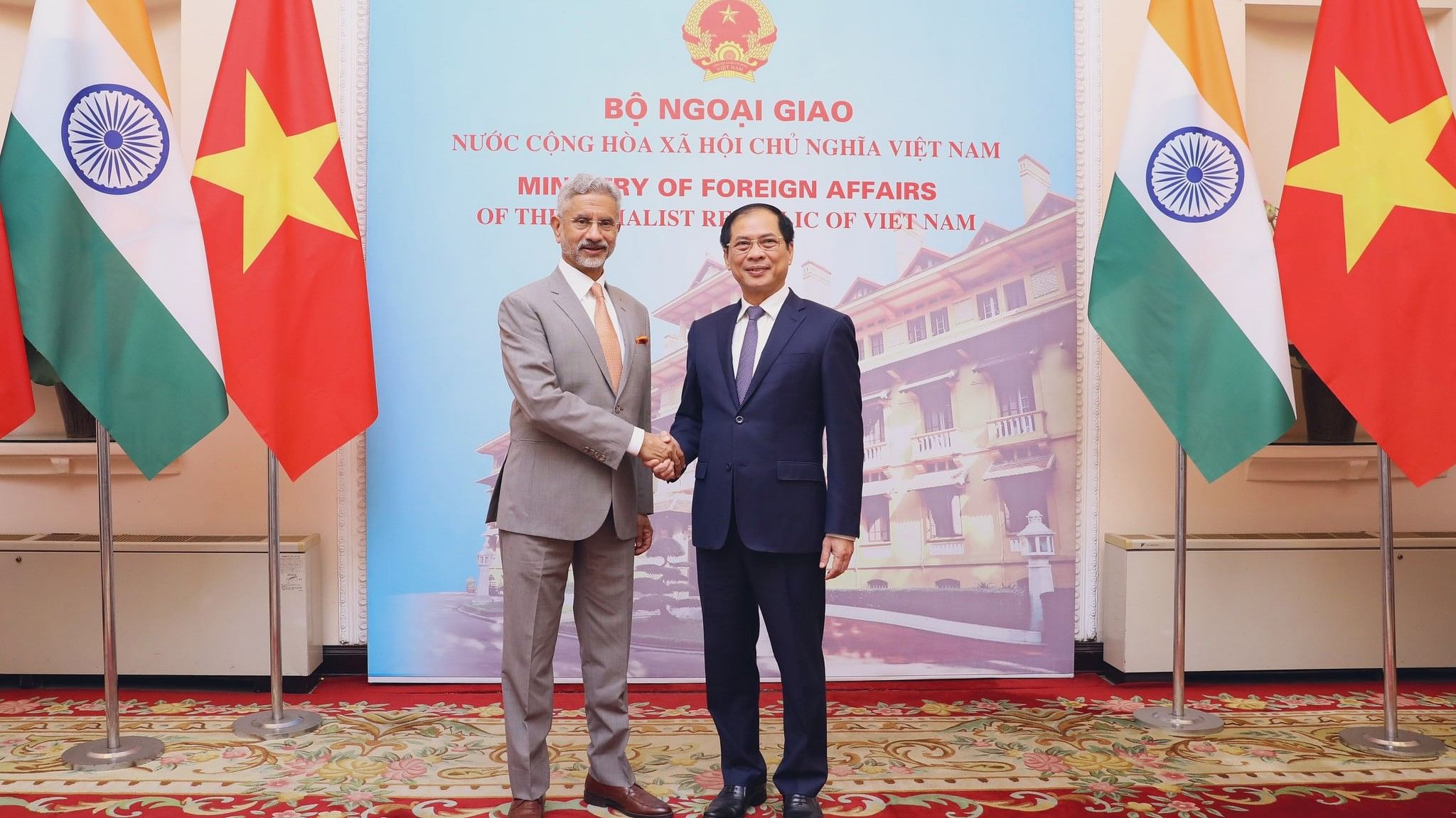 <div class="paragraphs"><p>External Affairs Minister S Jaishankar and&nbsp; Bui Thanh Son.</p></div>