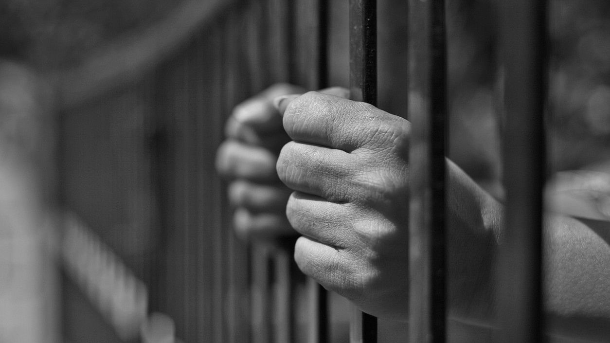 <div class="paragraphs"><p>Representative image showing hands gripping a jail cell.</p></div>