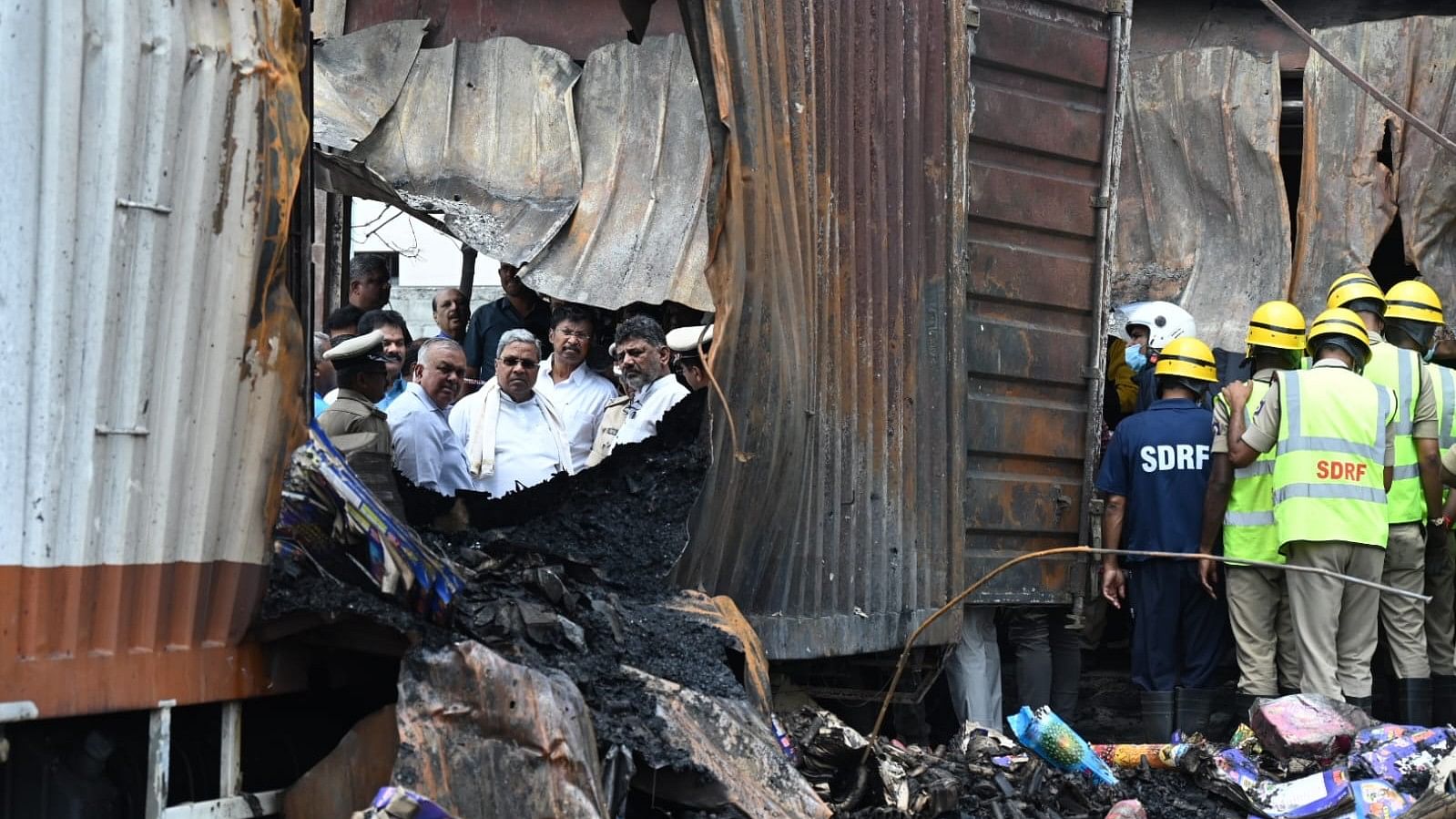 <div class="paragraphs"><p>Karnataka CM Siddaramaiah and DyCM D K Shivakumar at the Attibele fire incident site.</p></div>